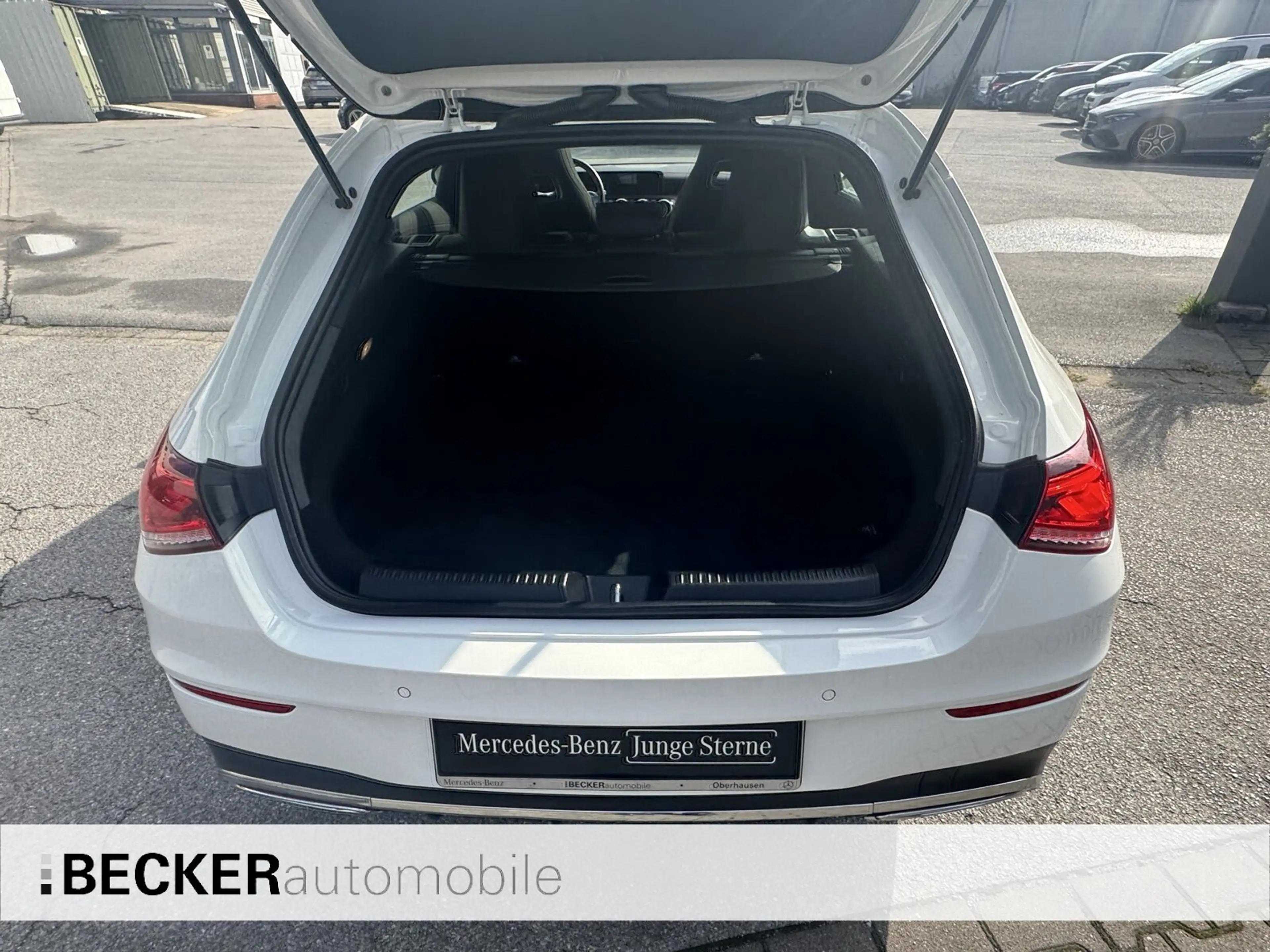 Mercedes-Benz CLA 180 CLA 180 SB AMG PANORAMA MBUX LED HP CarPlay SHZ — photo 8