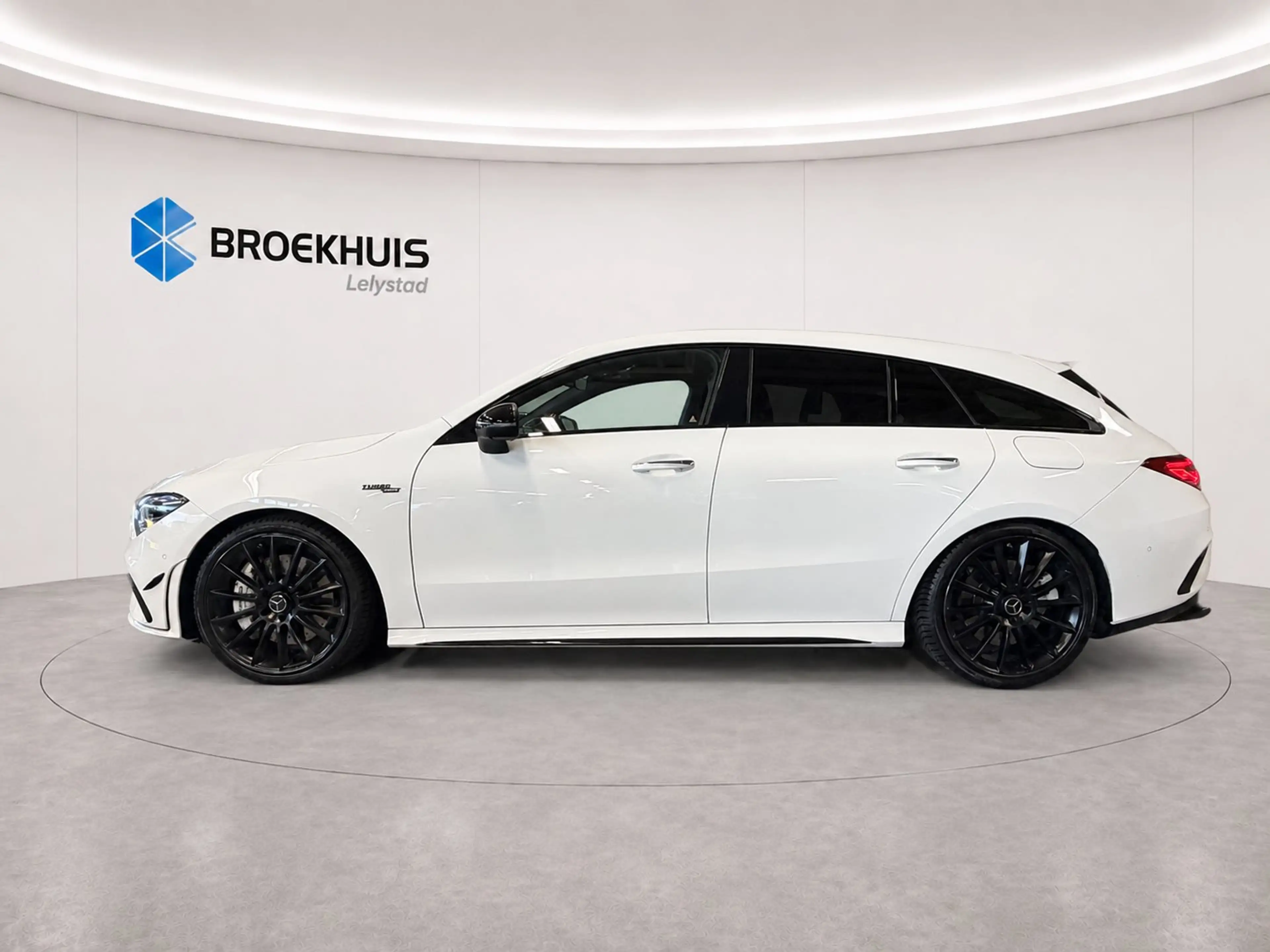 Mercedes-Benz CLA 35 AMG Shooting Brake CLA SHOOTING BRAKE 306PK 4MATIC PRE — photo 2