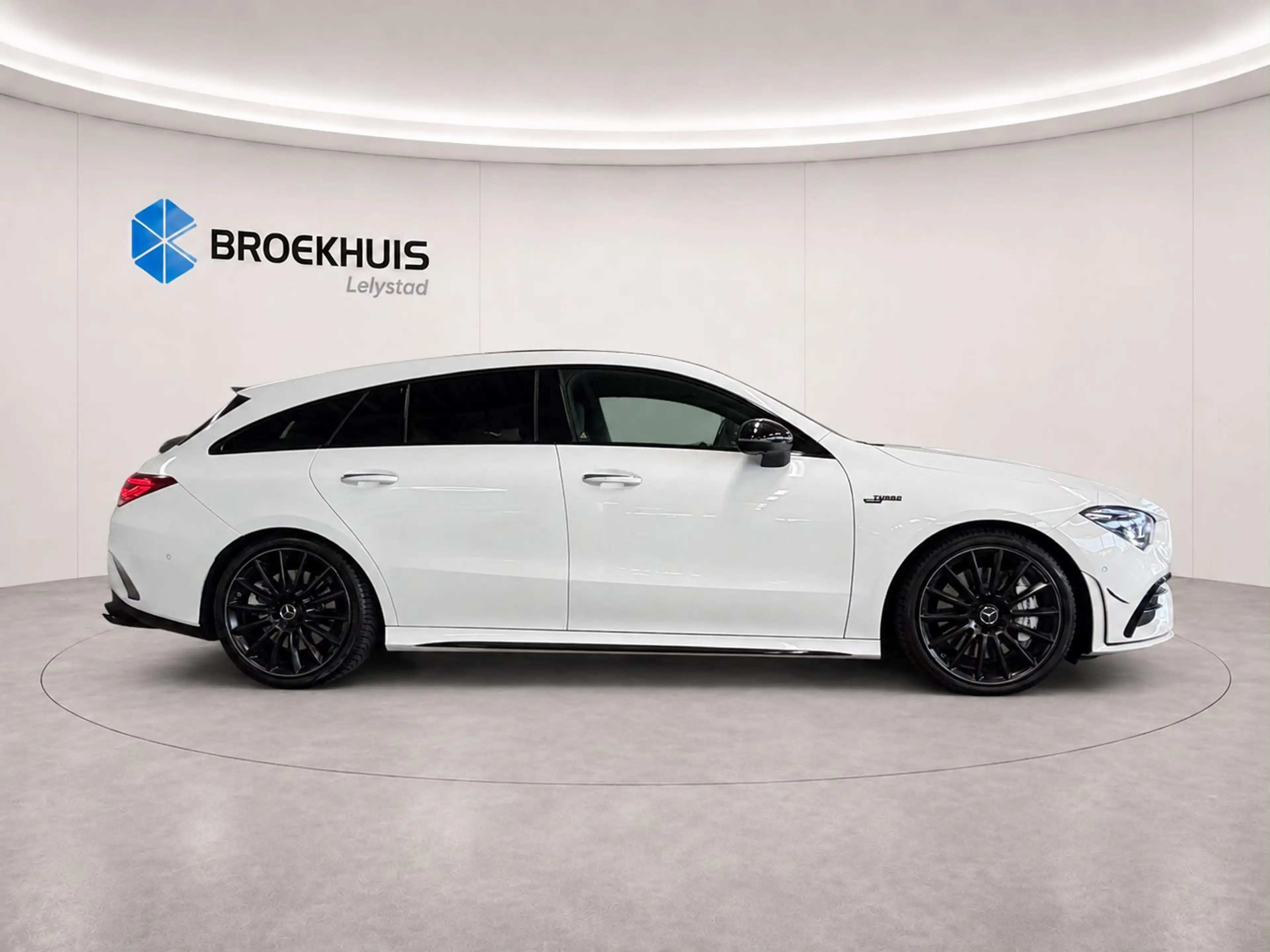Mercedes-Benz CLA 35 AMG Shooting Brake CLA SHOOTING BRAKE 306PK 4MATIC PRE — photo 3