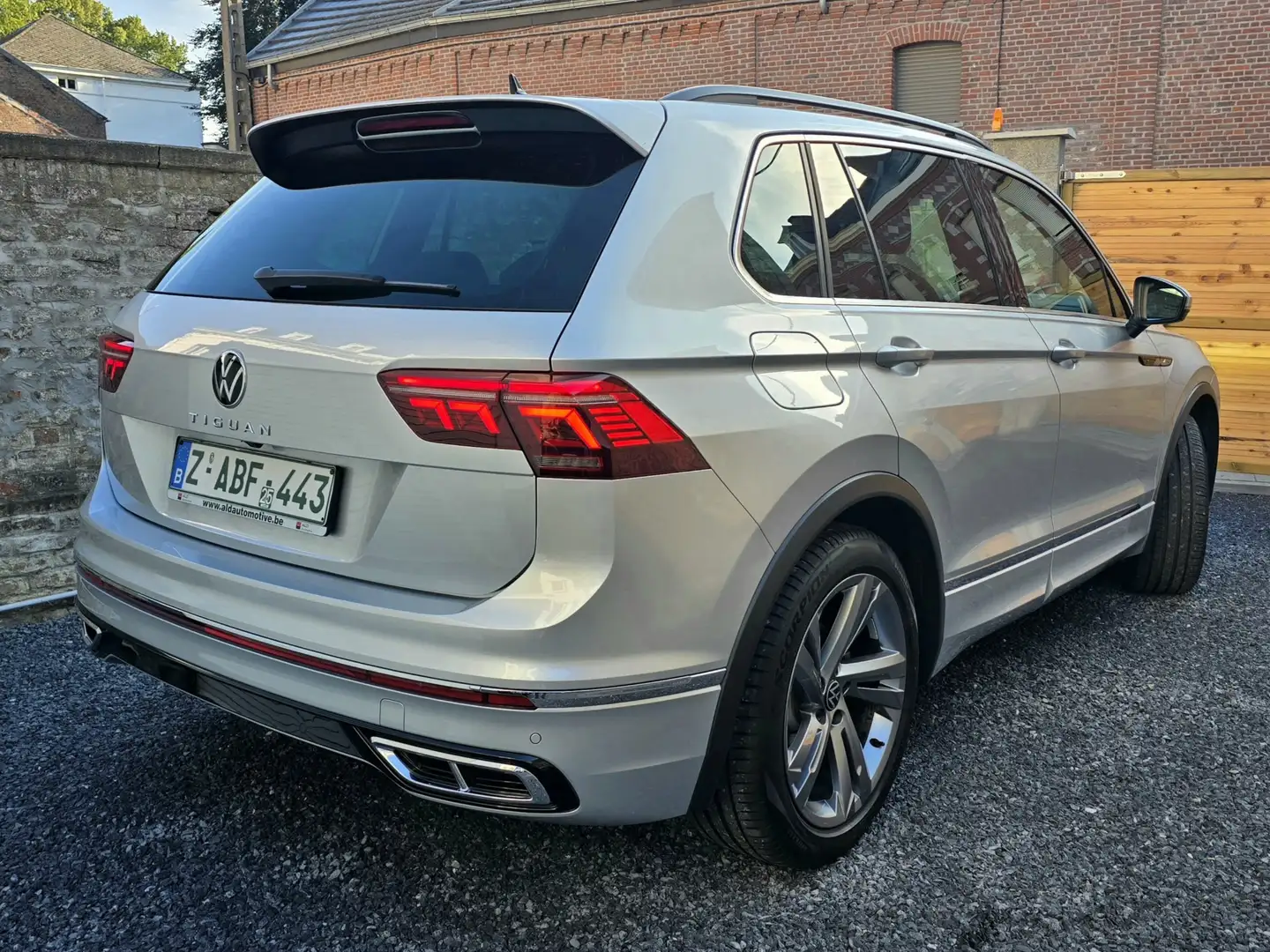 Volkswagen Tiguan GARANTIE TOTALE / ASSISTANCE VW / R-LINE / CAMERA Argent - 2