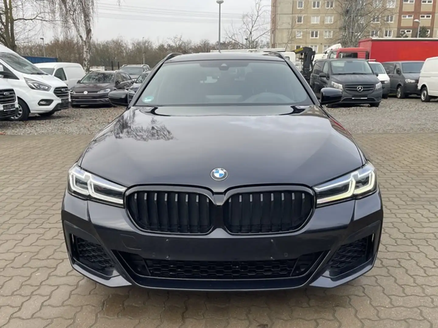 BMW 530 530d Touring M-Sportpaket Panorama*AHK*HUD* Black - 2