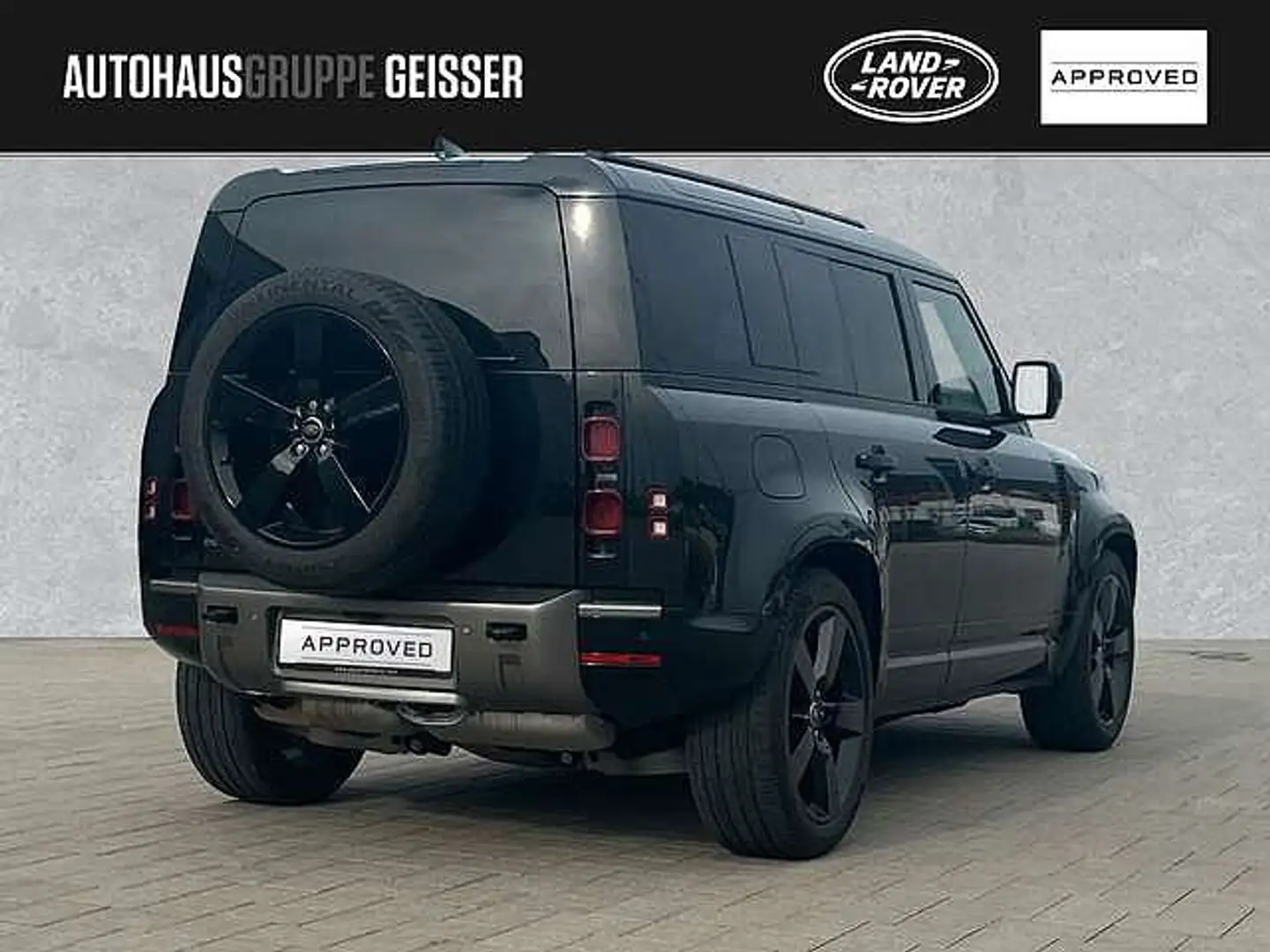 Land Rover Defender 110 3.0 D300 X-Dynamic HSE AHK ACC 22' Černá - 2