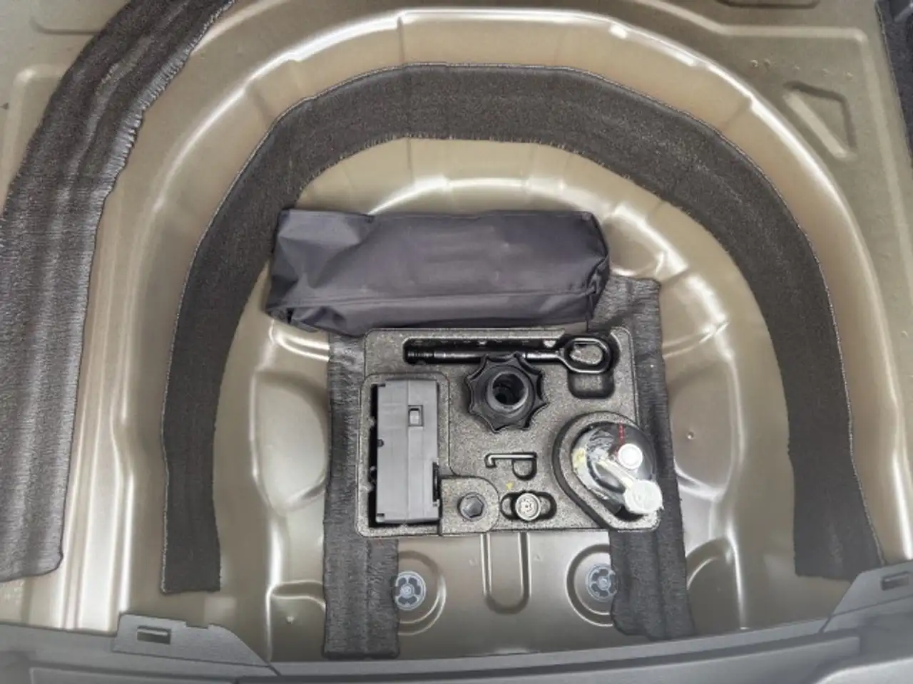 Volkswagen Taigo R-Line 1.5 TSI DSG IQ.LIGHT+NAVI+KAMERA+ Klima, миниатюра 15