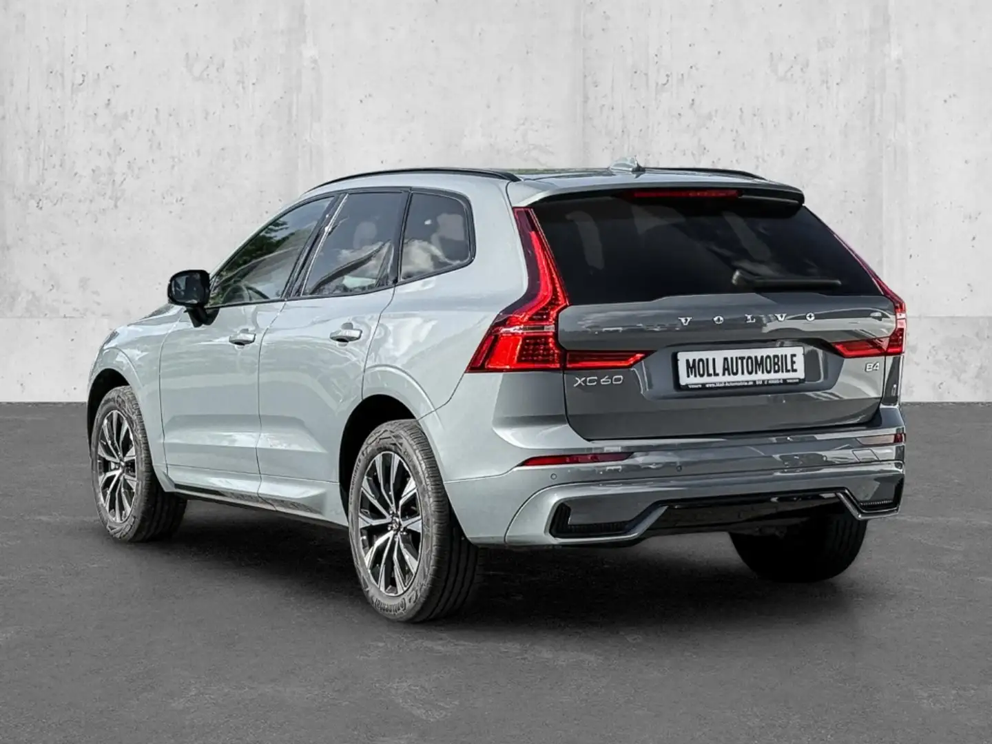 Volvo XC60 Plus Dark 2WD B4 Diesel EU6d AHK Digitales Cockpit Grau - 2