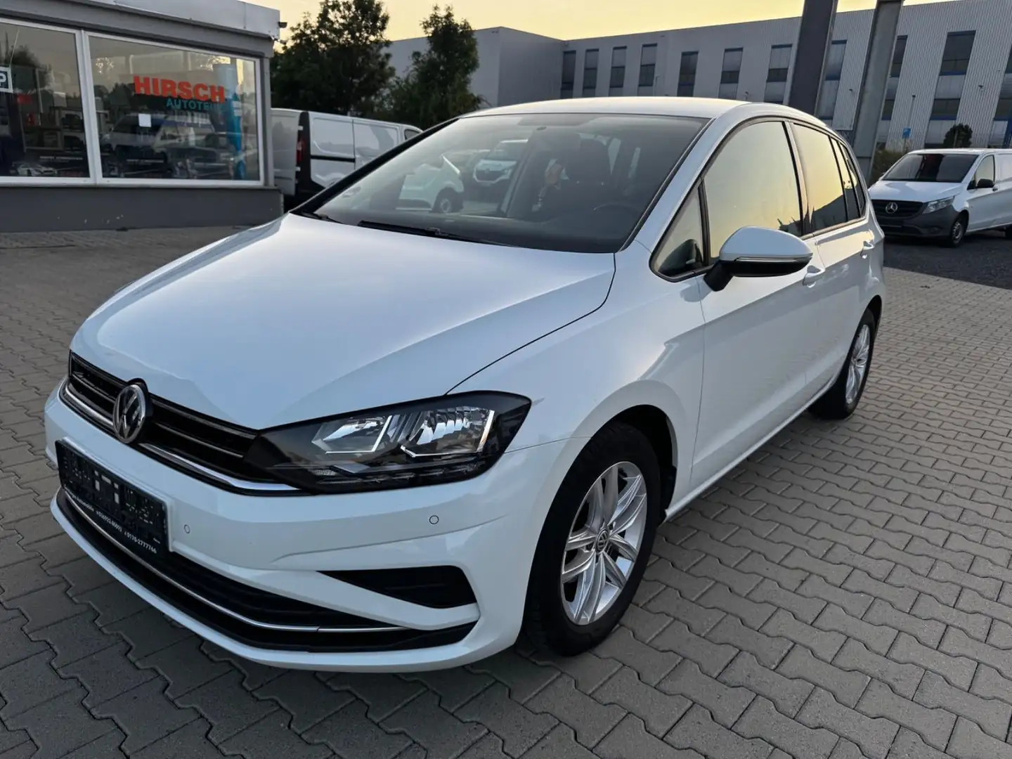 Volkswagen Golf GOLF SPORTSVAN VII COMFORTLINE KLIMA PDC SHZ Weiß - 1