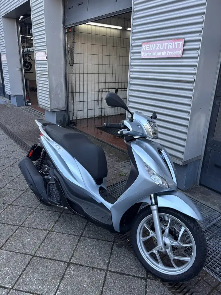 Piaggio Medley 200