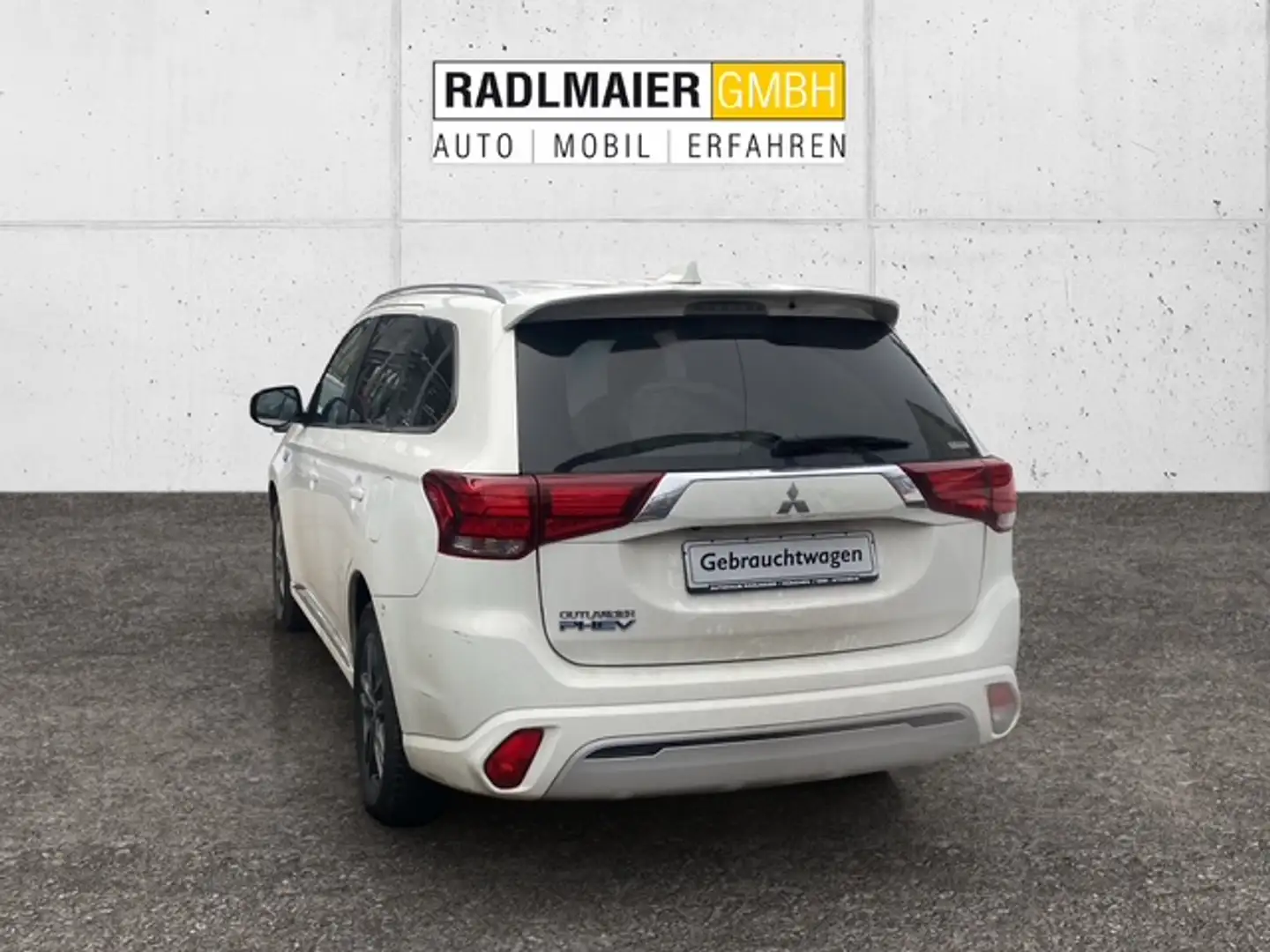 Mitsubishi Outlander Plug-In Hybrid PLUS m. Fahrassistenz-P (SDA inkl. Weiß - 2