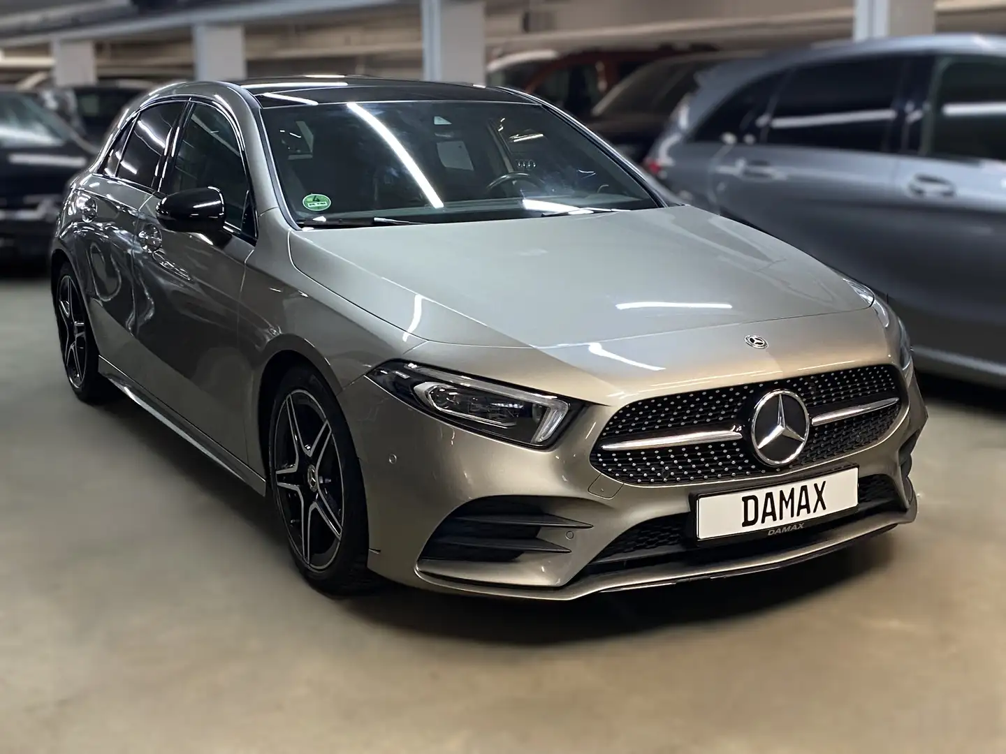 Mercedes-Benz A 180 d AMG*NIGHT*LEDER*PANO*MEMORY Zilver - 2