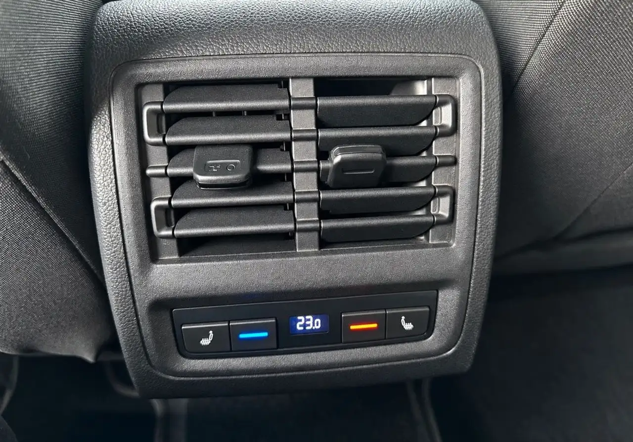 Volkswagen Golf Standard Model — photo 17