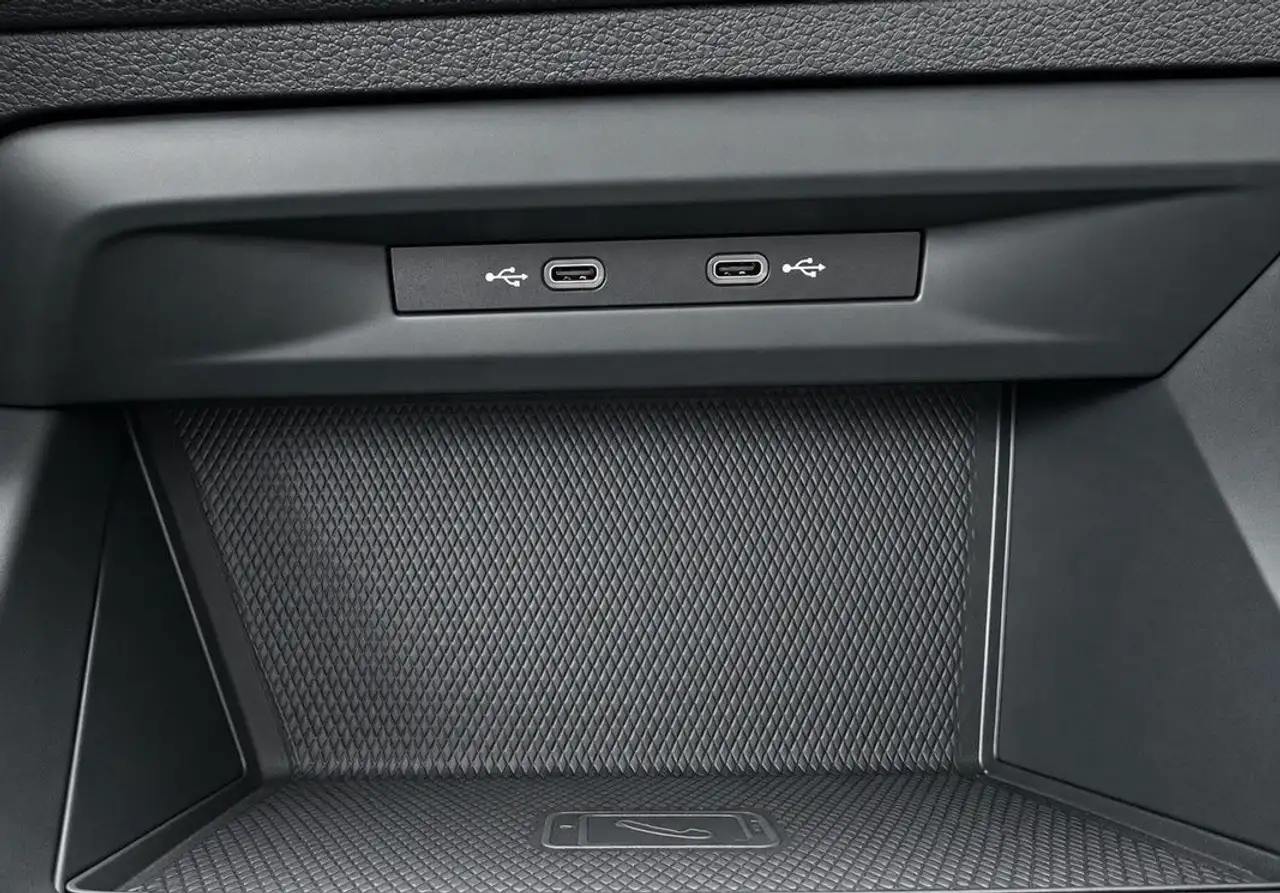 Volkswagen Golf Standard Model — photo 16