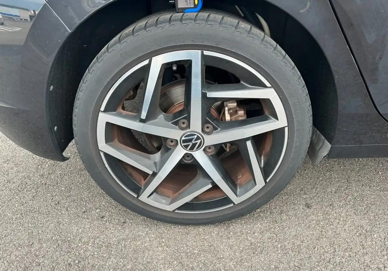 Volkswagen Golf Standard Model — photo 24