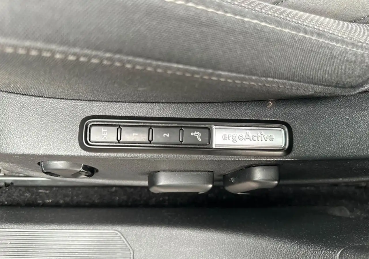Volkswagen Golf Standard Model — photo 11