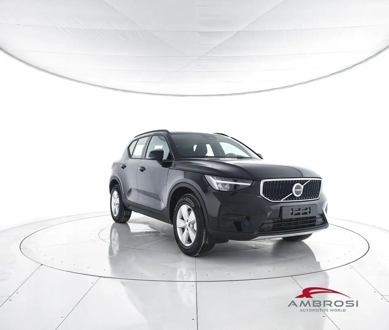 Volvo XC40 B3 Mild hybrid Benzina Essential Schwarz - 2