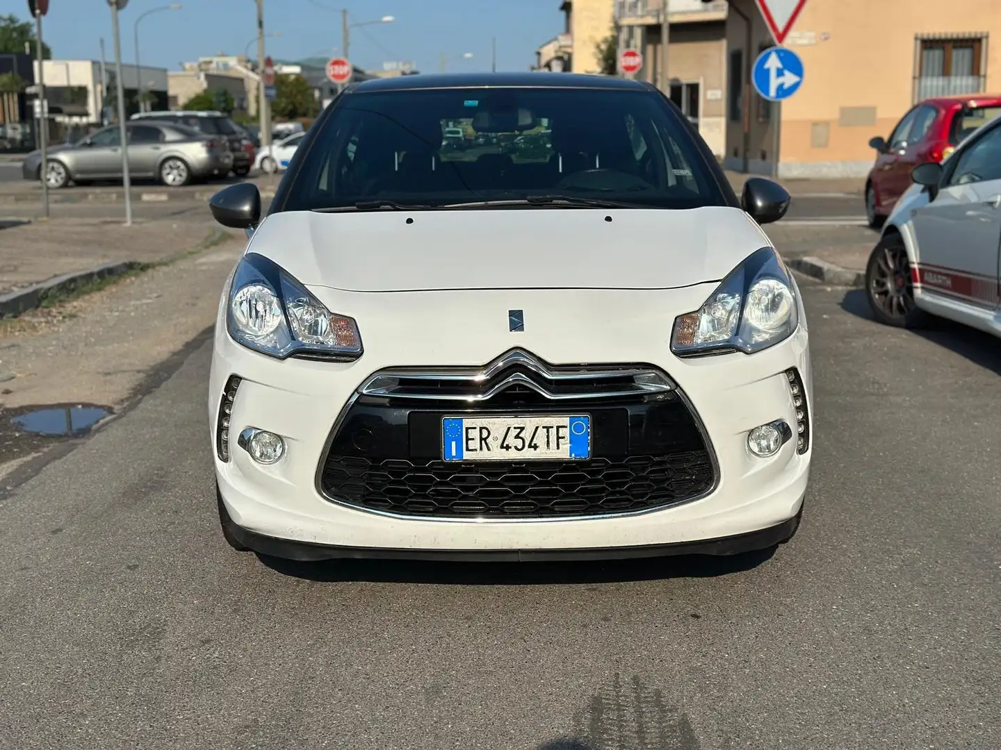 Citroen DS3 DS3 1.2 vti Just Black 82cv Bianco - 1