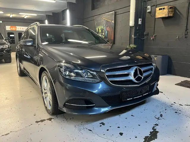 Mercedes-Benz E 200 MERCEDES CLASSE E 200 **AVANTGARDE** BOITE AUTO** 12 MOIS DE GARANTIE