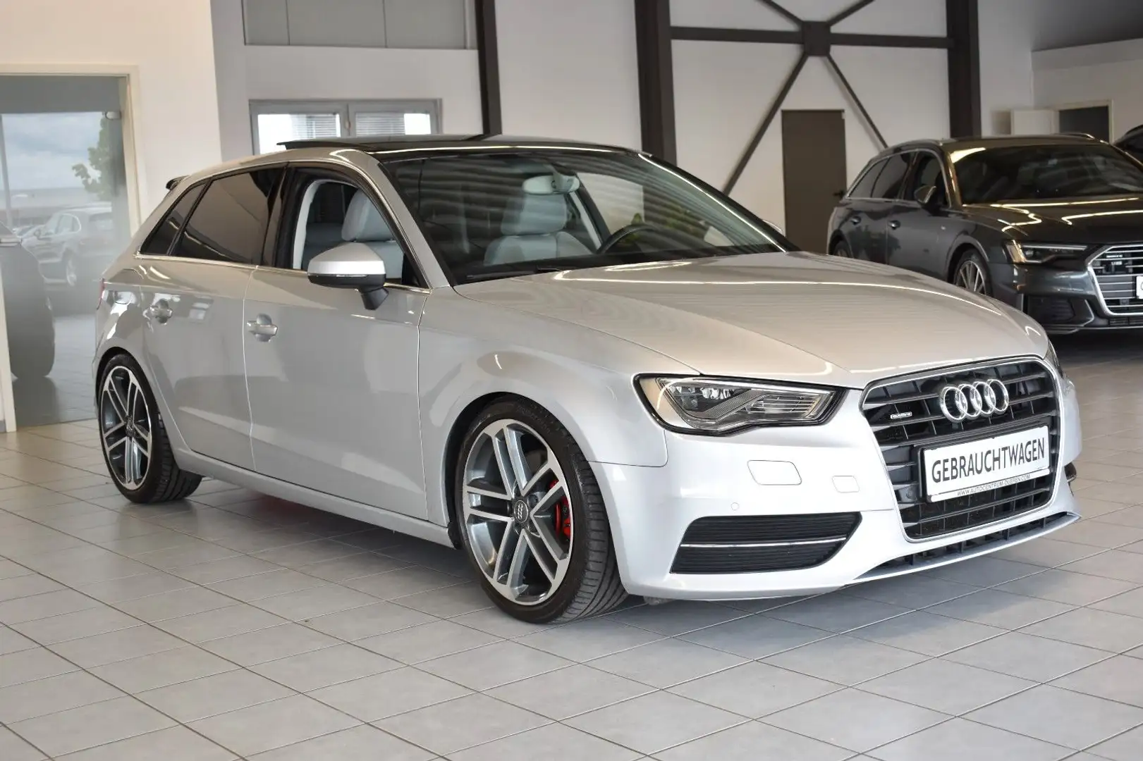 Audi A3 Sportback S-LINE/QUATTRO/S-TRONIC/LED/NAVI/KW Silber - 1