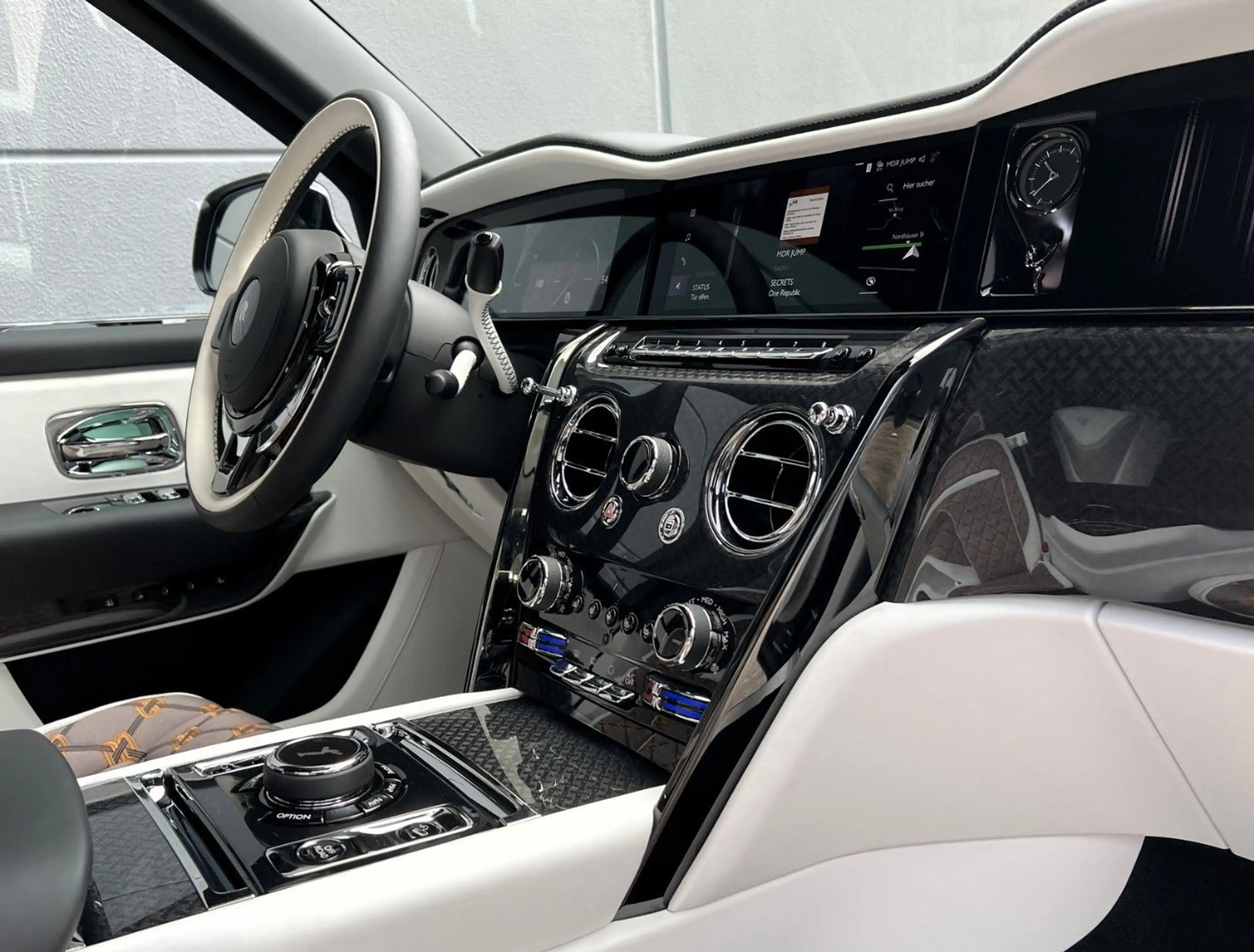 Rolls-Royce Cullinan II Black Badge 2026°Bespoke°Shoot. Star — photo 13