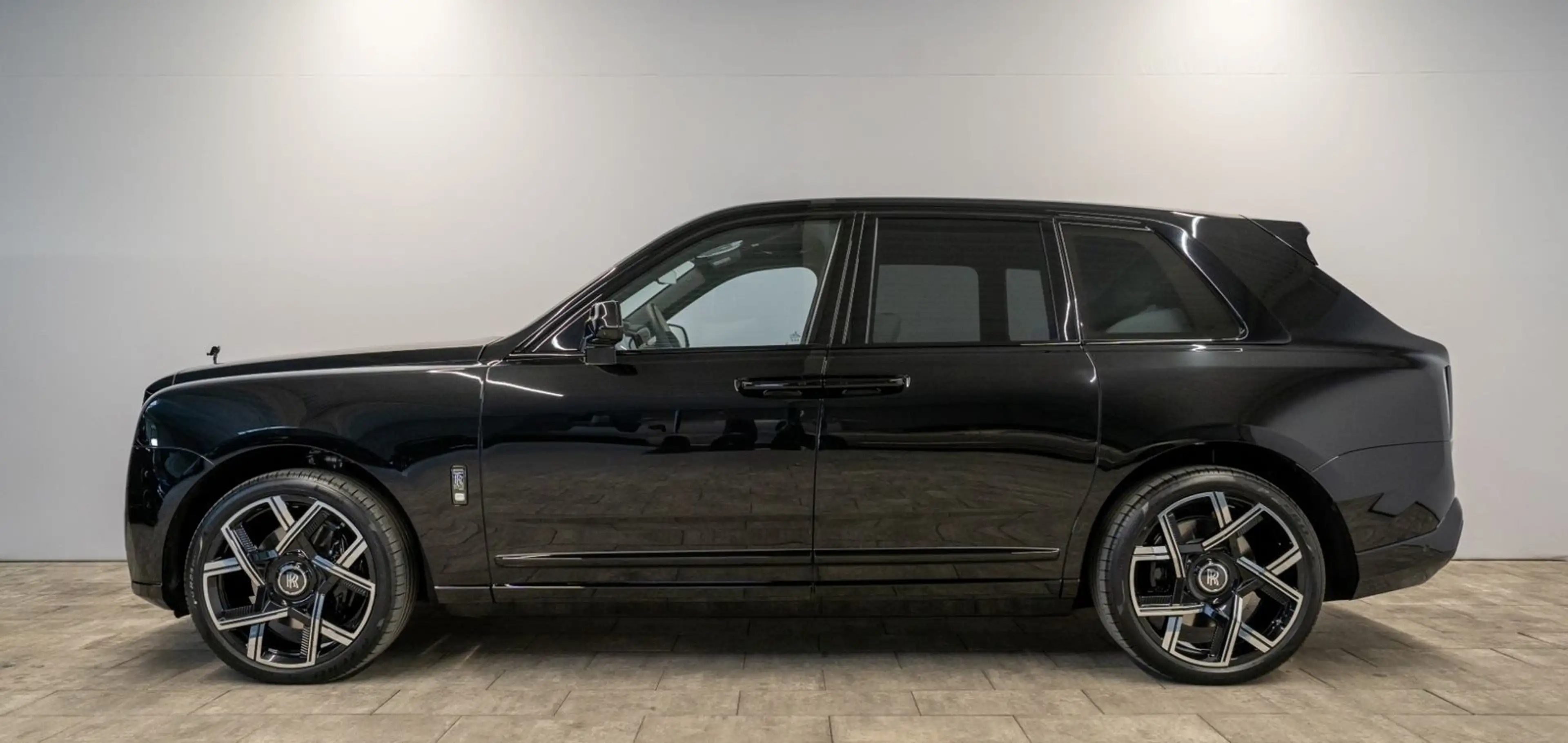 Rolls-Royce Cullinan II Black Badge 2026°Bespoke°Shoot. Star — photo 11