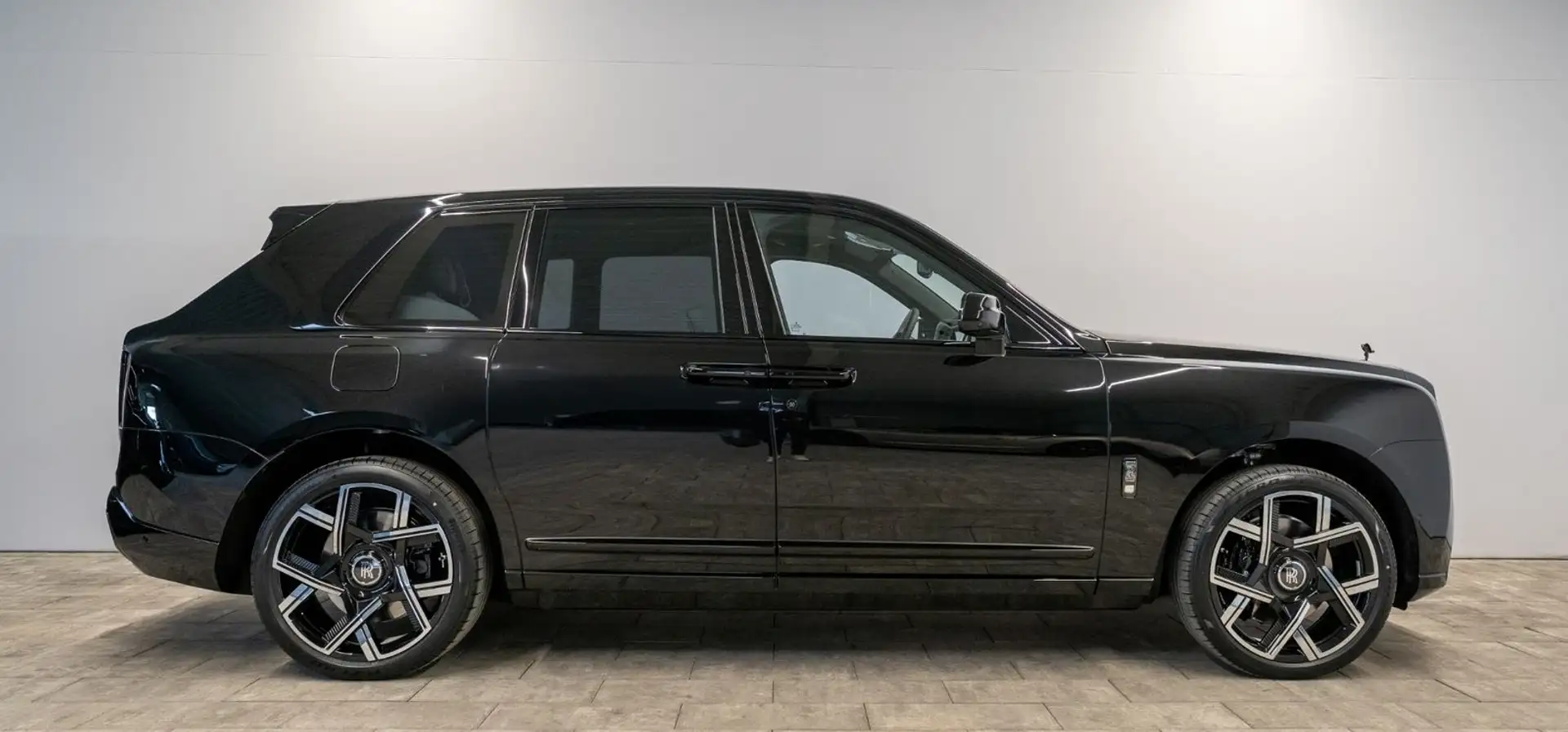 롤스로이스 Rolls-Royce Cullinan 2026 검정 사진 8