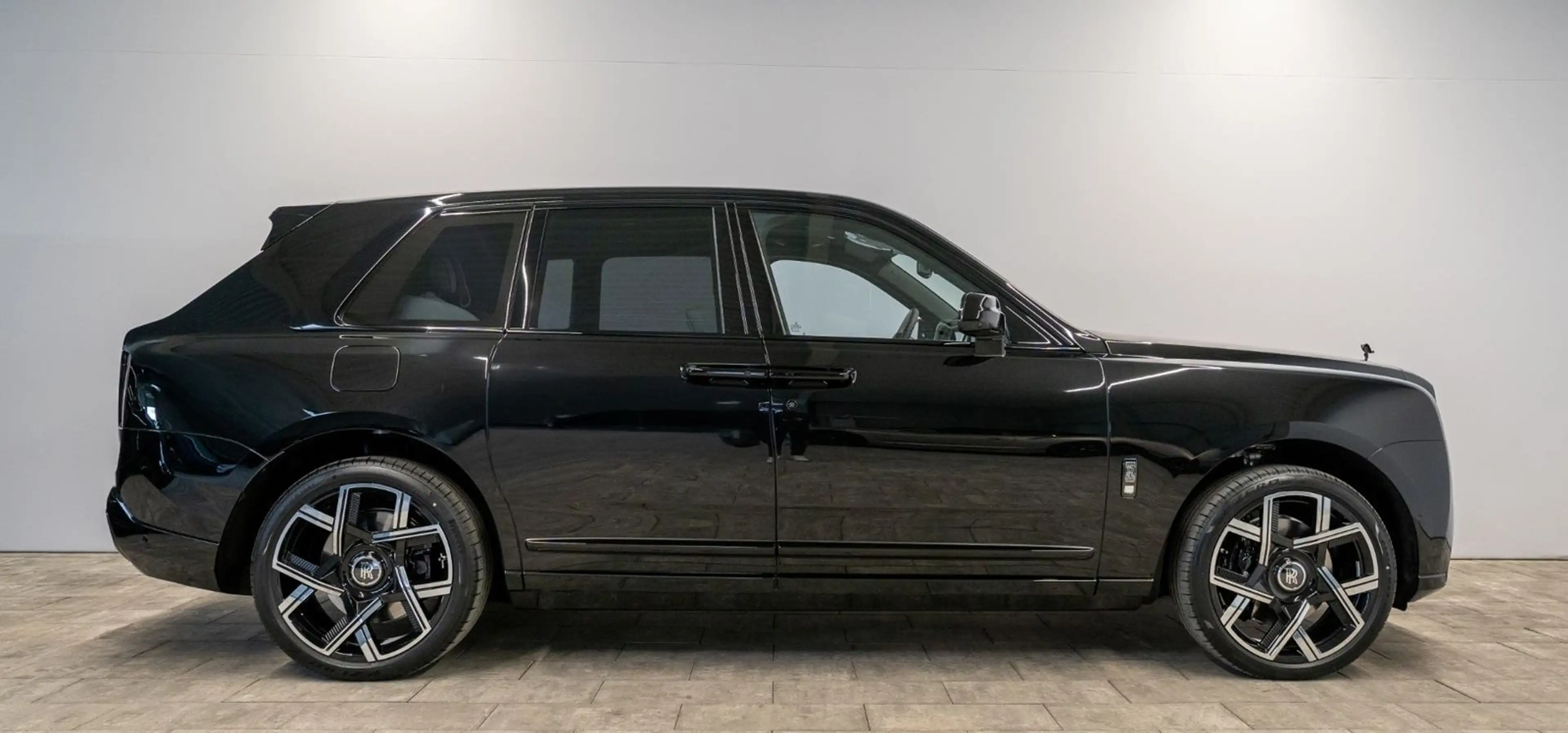 Rolls-Royce Cullinan II Black Badge 2026°Bespoke°Shoot. Star — photo 10