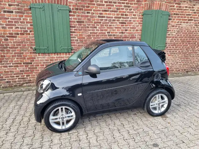 smart forTwo Cabrio EQ*NAVI*BAT-ZERT*1.H*22KW LAD*MY2021*14TKM*