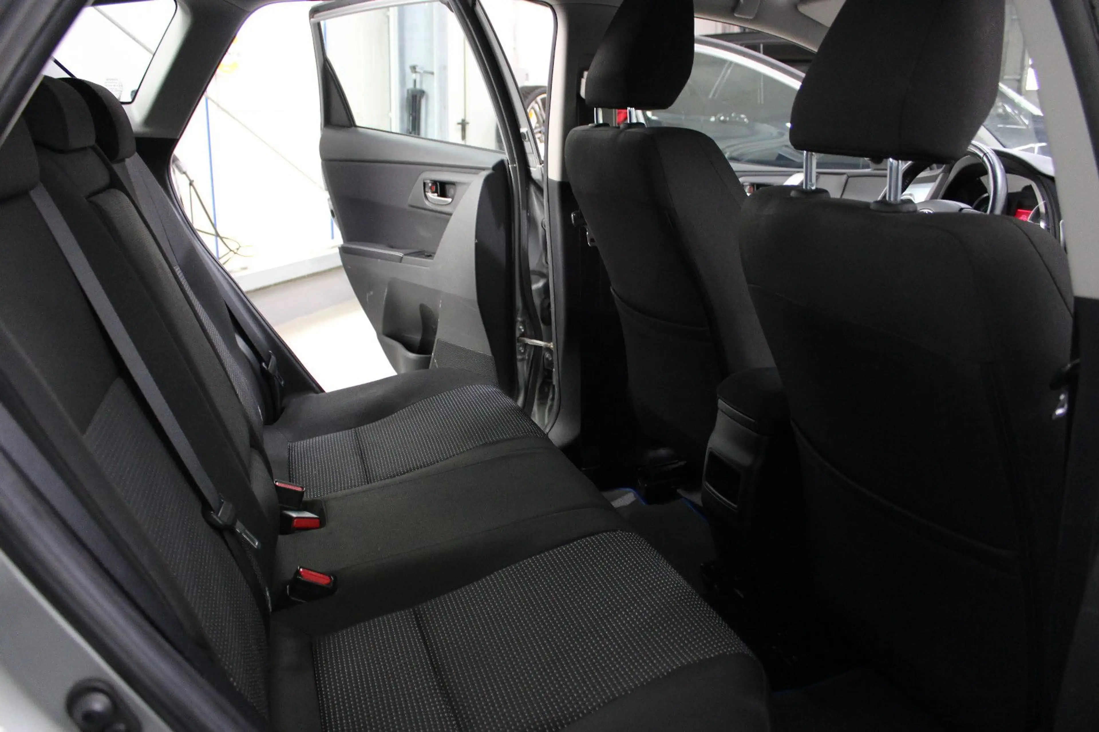 Toyota Auris Hybrid 1,8 CVT " Edition",Kamera,Automatik — photo 10