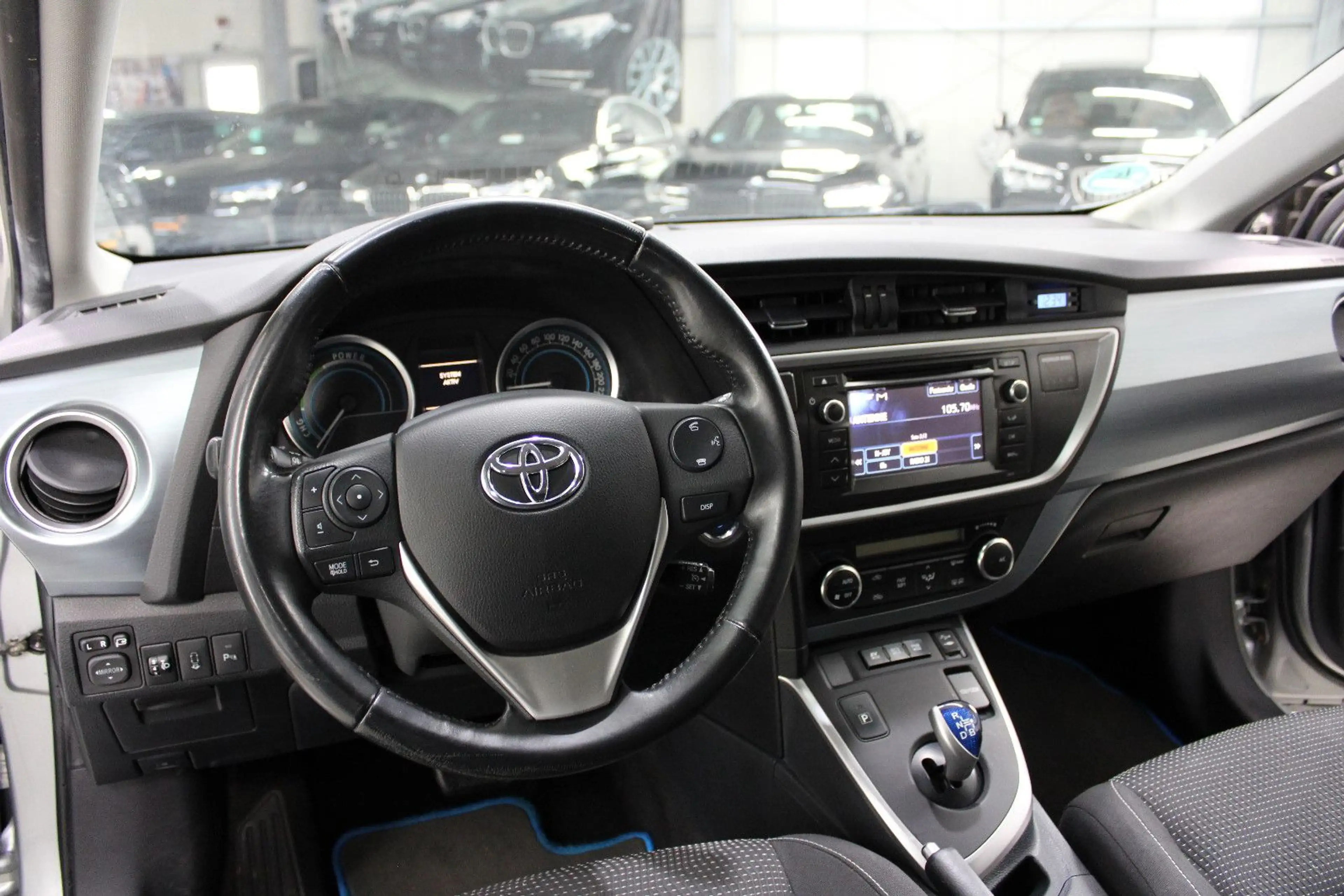 Toyota Auris Hybrid 1,8 CVT " Edition",Kamera,Automatik — photo 9