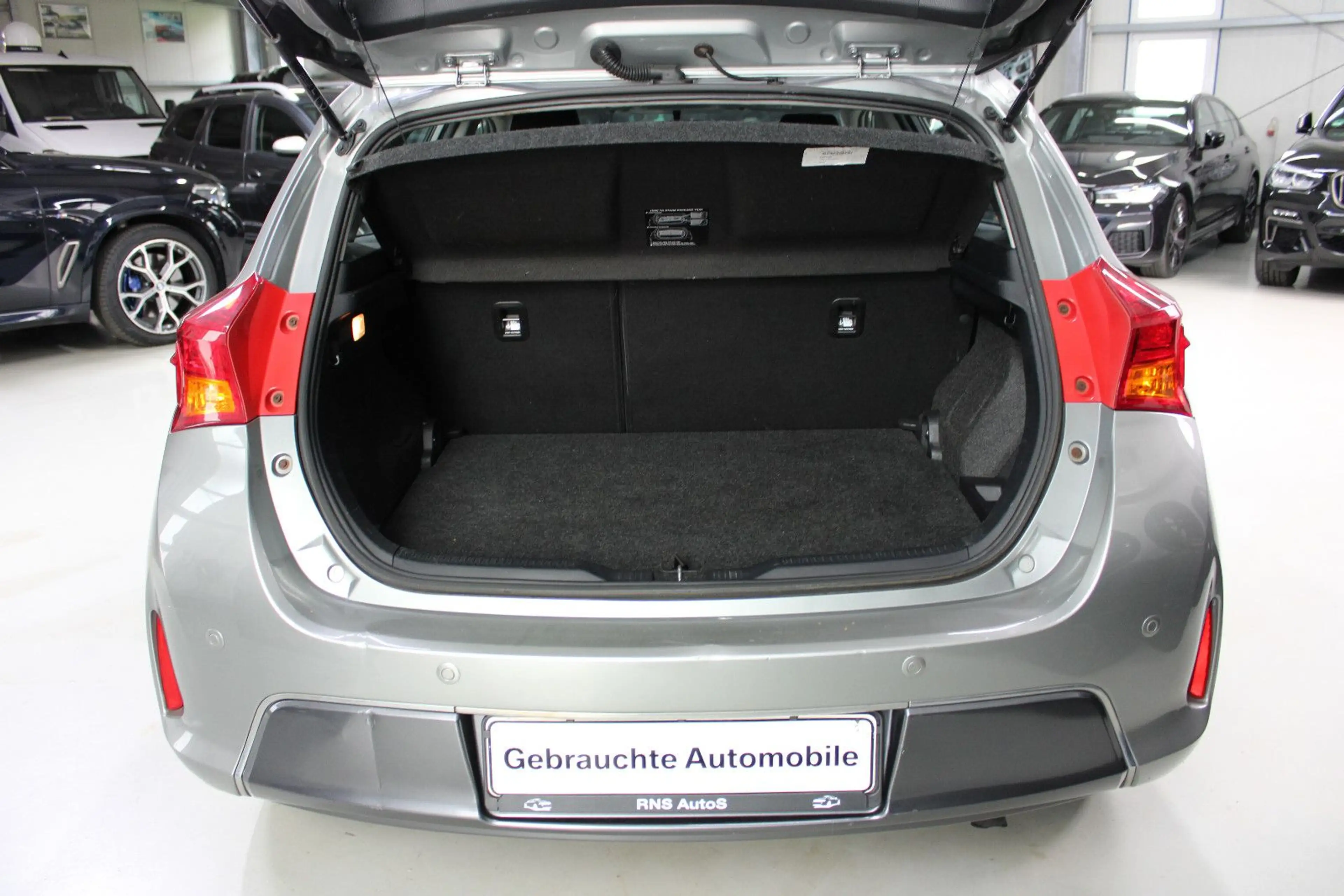 Toyota Auris Hybrid 1,8 CVT " Edition",Kamera,Automatik — photo 15
