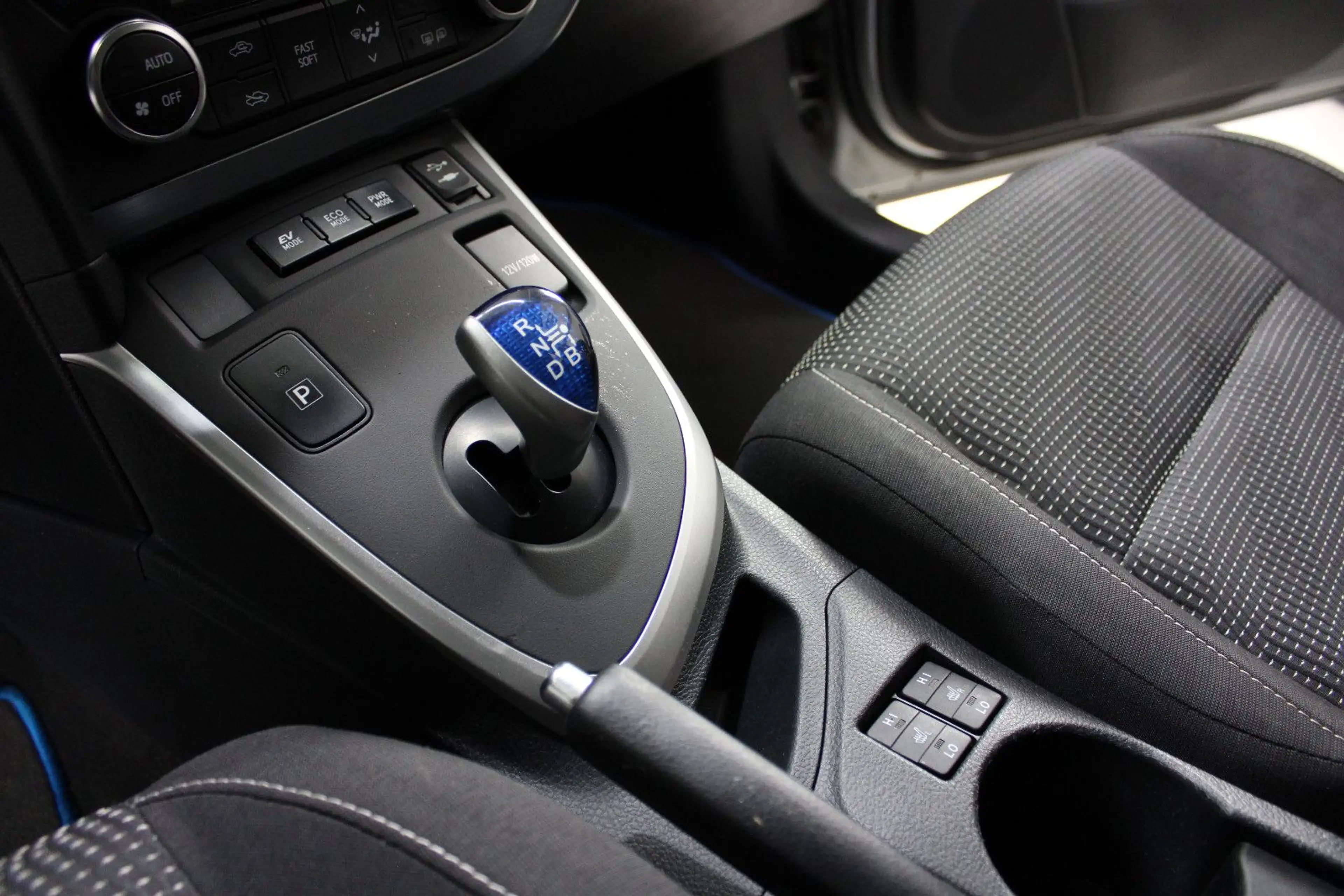 Toyota Auris Hybrid 1,8 CVT " Edition",Kamera,Automatik — photo 8