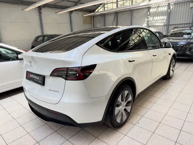 Tesla Model Y view 5