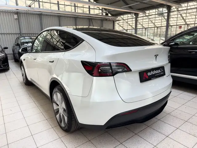 Tesla Model Y view 4