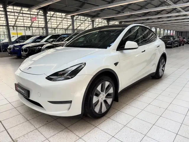 Tesla Model Y view 3