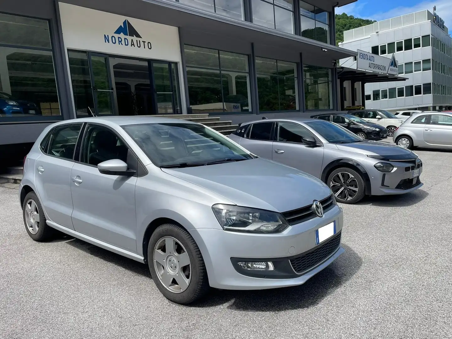 Volkswagen Polo Polo 5p 1.2 tsi Highline 105cv Plateado - 2