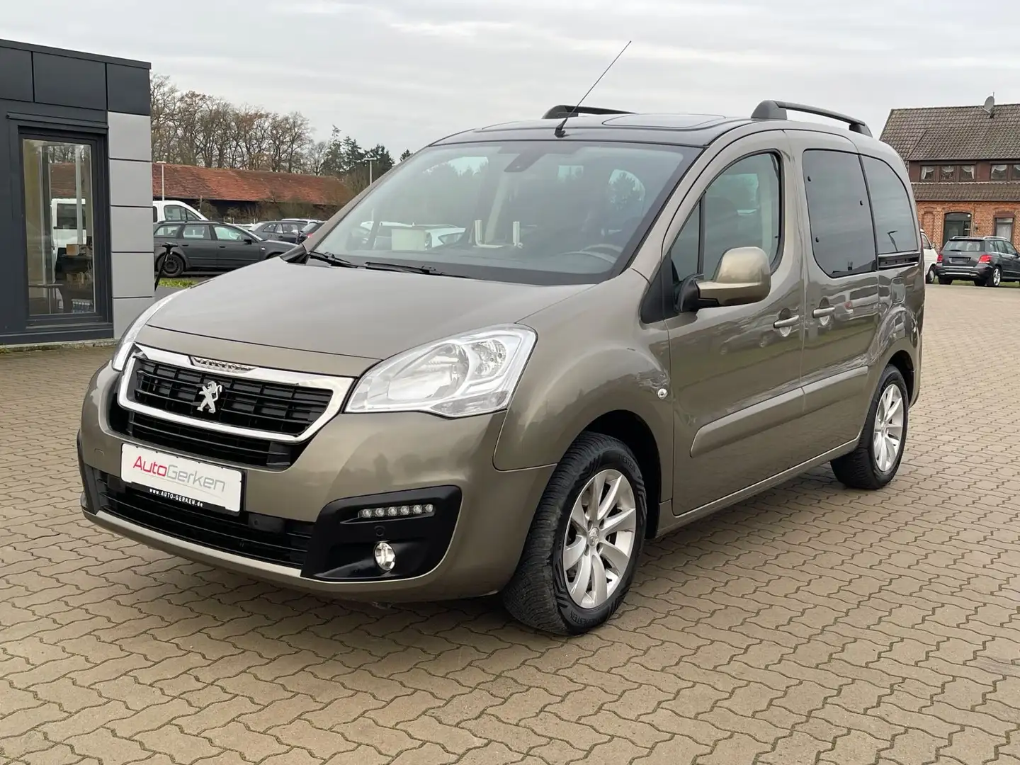 Peugeot Partner Tepee Allure 1.6 HDi Multifunktionsdach Braun - 2