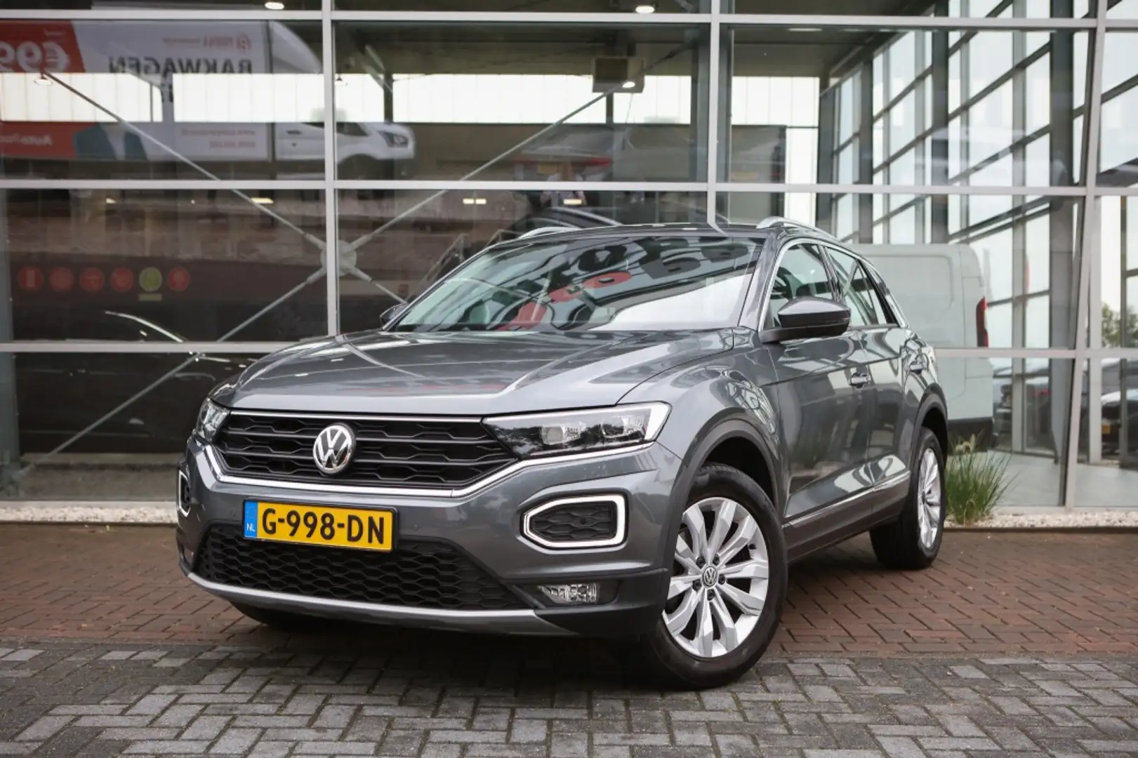 Volkswagen T-Roc 1.5 TSI Sport Grau - 1