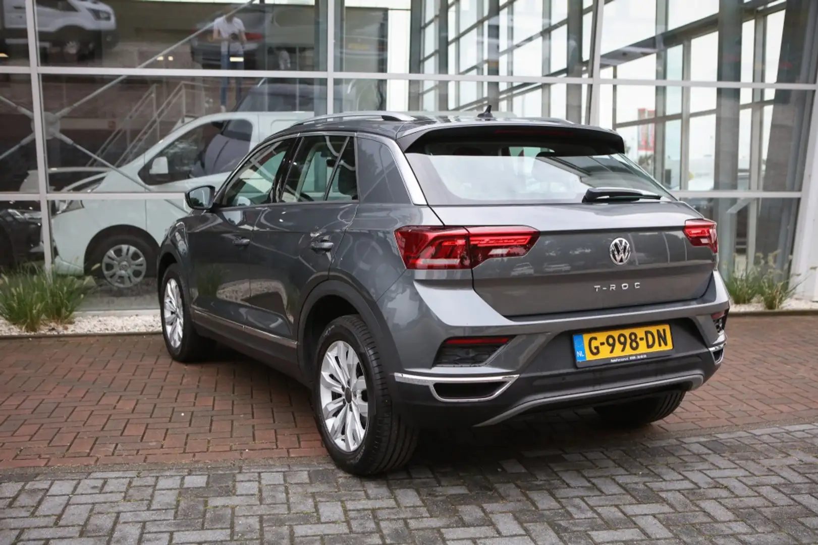 Volkswagen T-Roc 1.5 TSI Sport Grau - 2