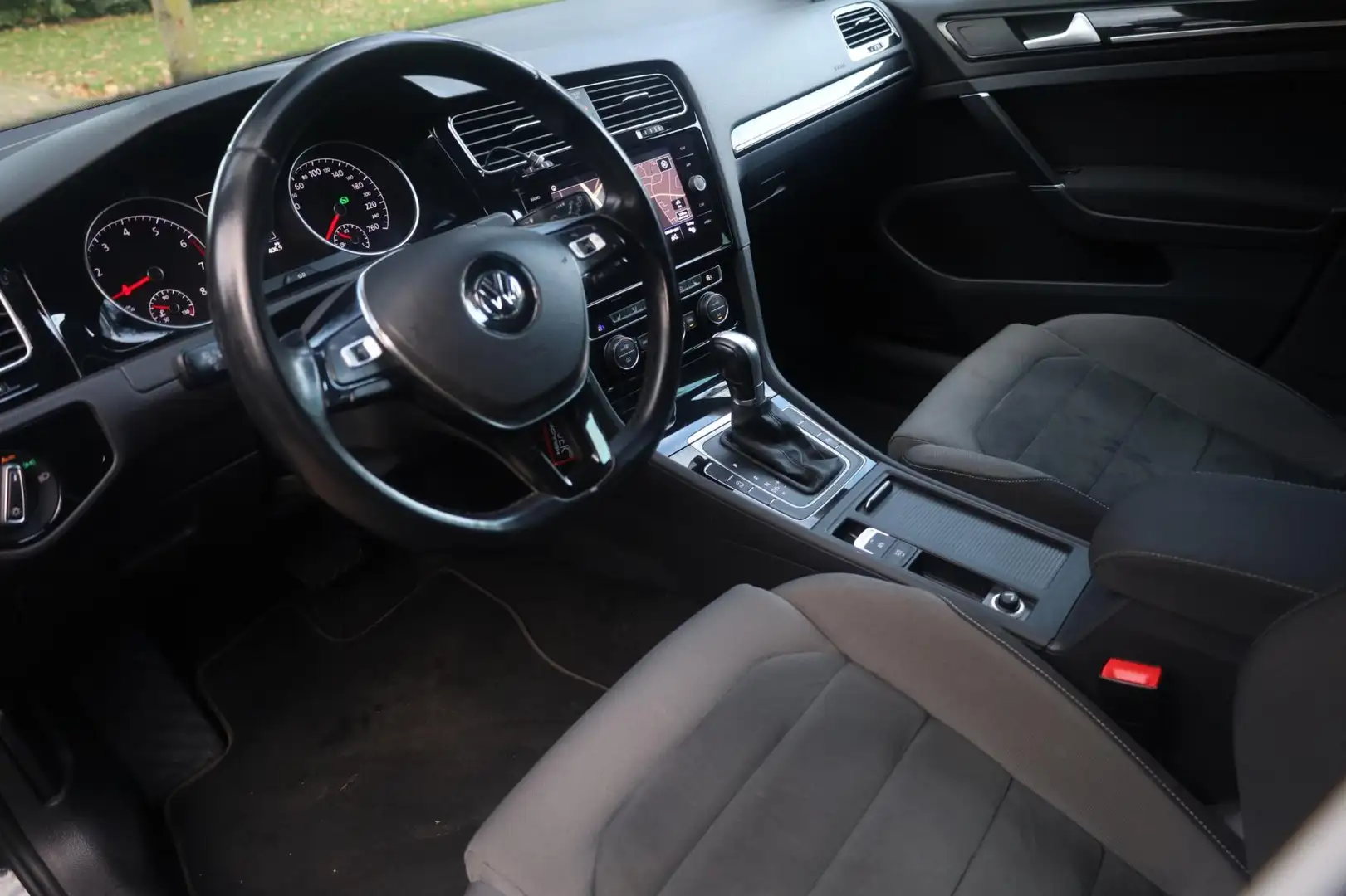 Volkswagen Golf 1.5 TSI Highline Business R Aut. | R-line | Golf R Zwart - 2