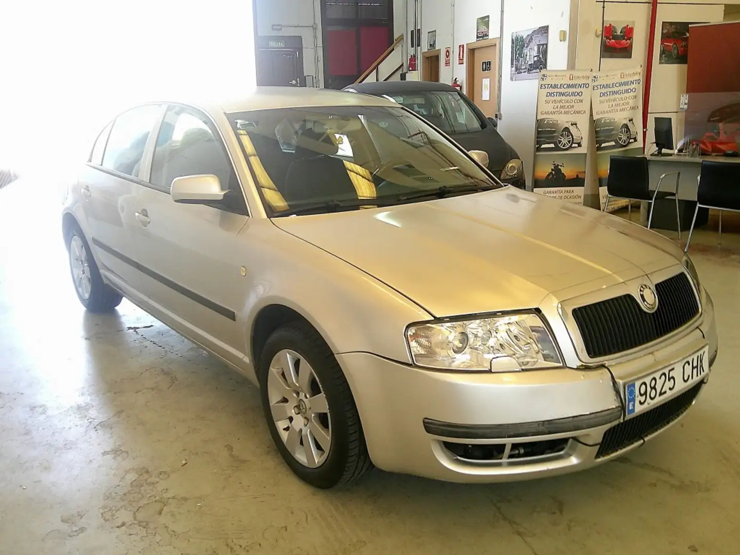 Skoda Superb 1.9TDI Comfort 130 Gris - 2
