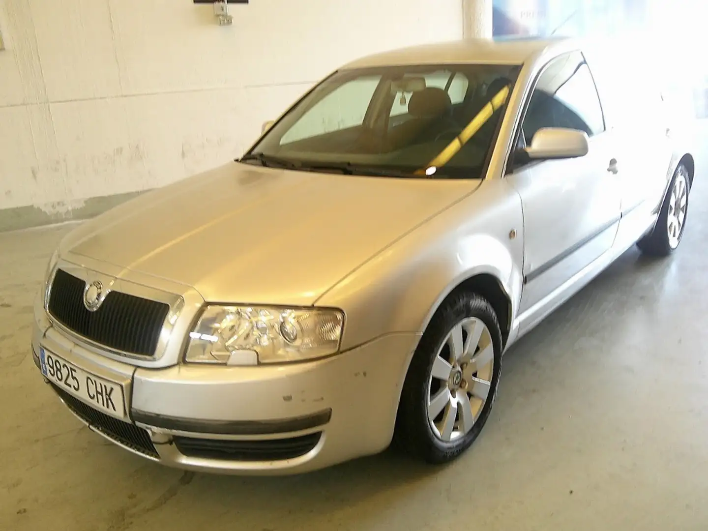Skoda Superb 1.9TDI Comfort 130 Gris - 1