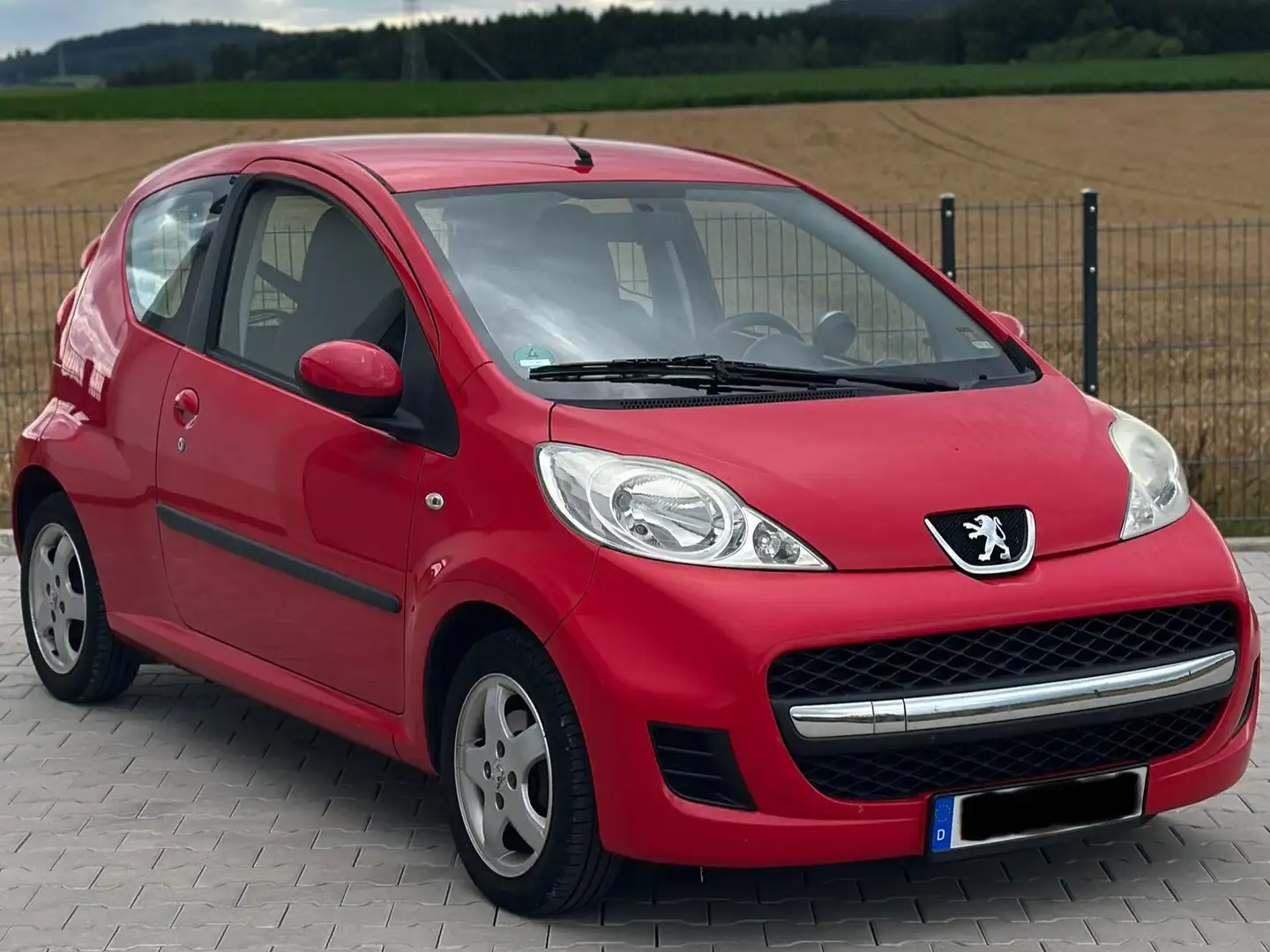 Peugeot 107 Filou Червоний - 1