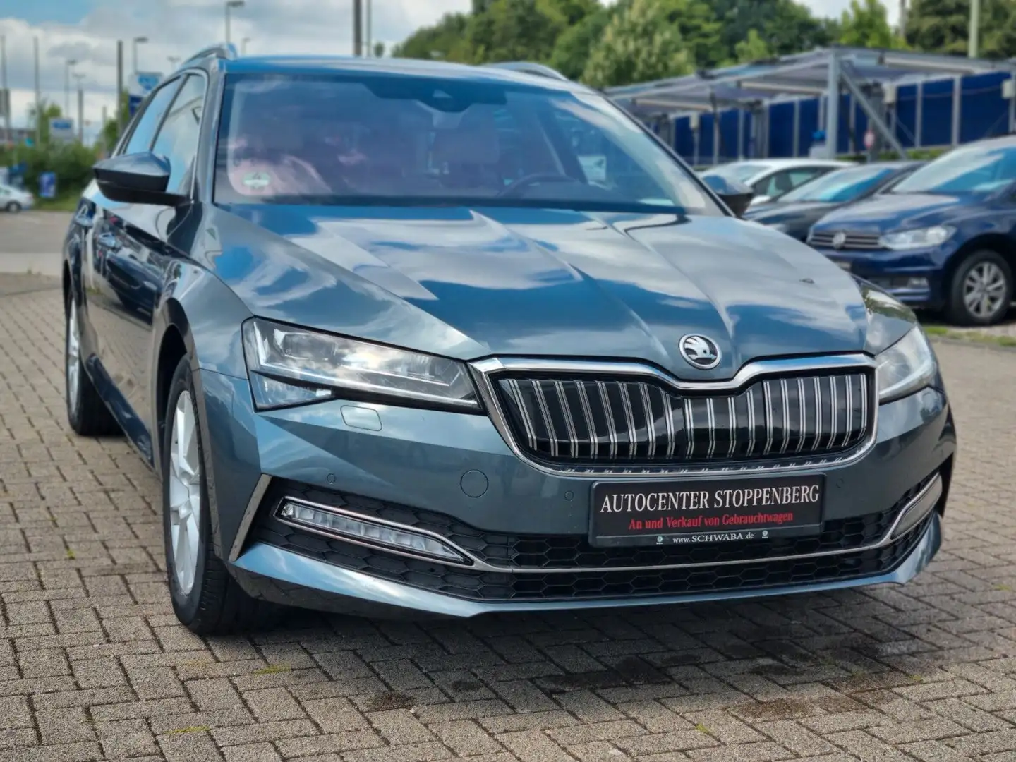 Skoda Superb iV Automatik/Leder/Navi/Xenon/PDC/Garant. Grau - 1