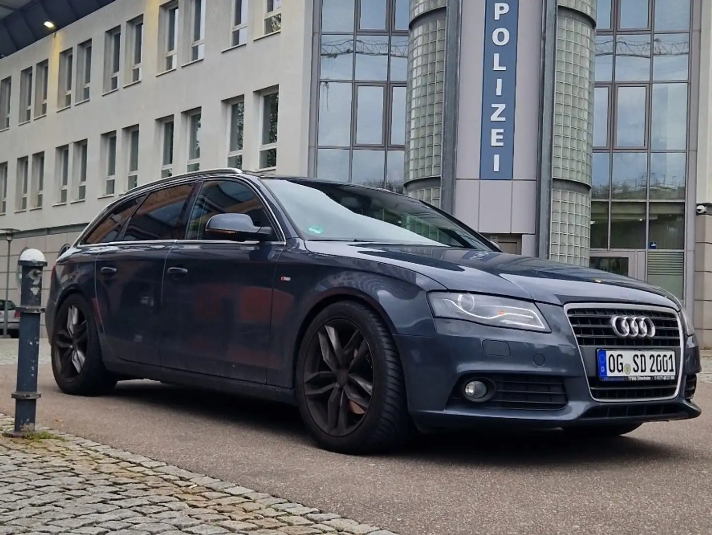 Audi A4 S line Sportpaket / plus Grau - 1