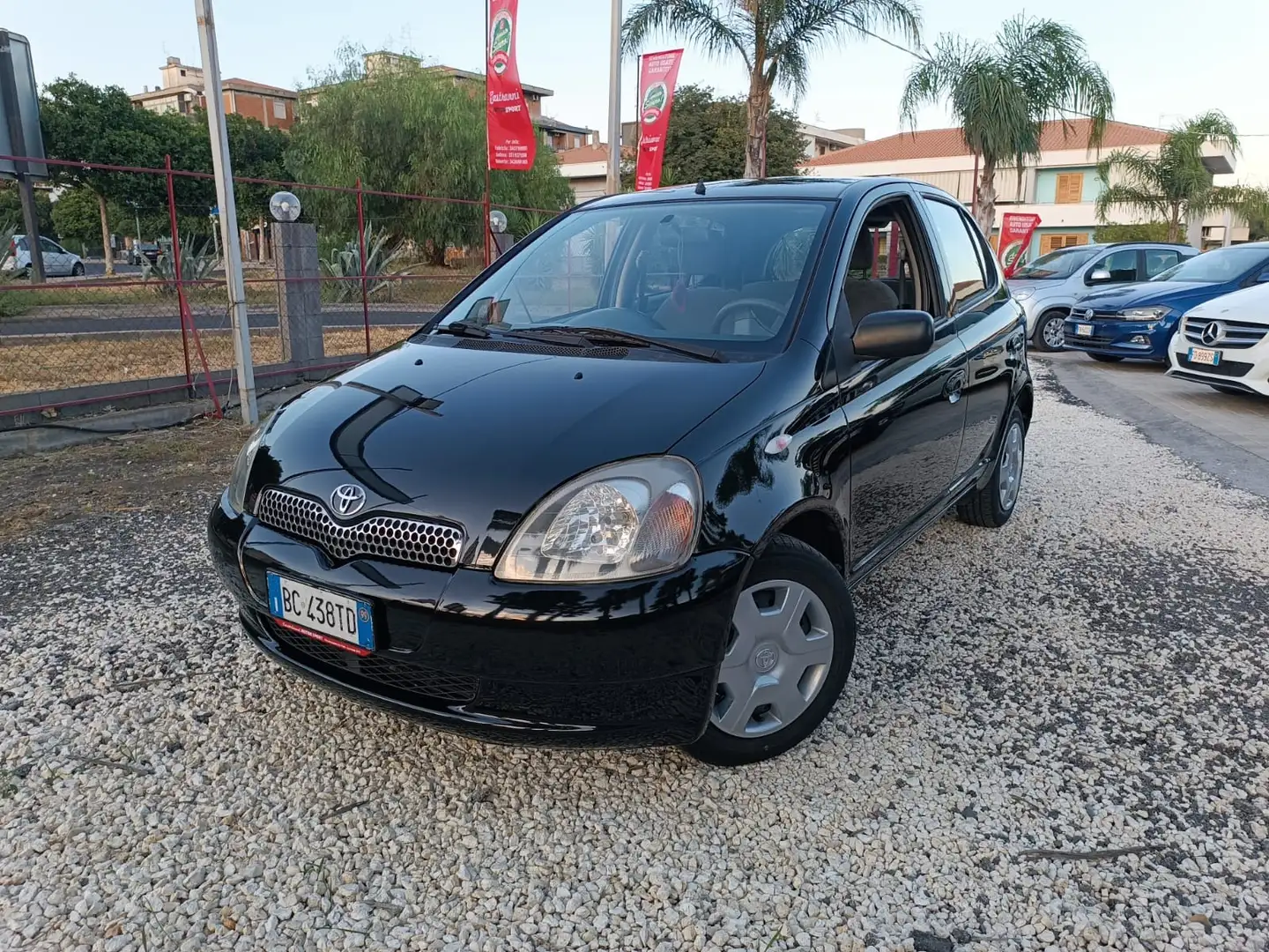 Toyota Yaris 5p 1.0 Sol Nero - 1