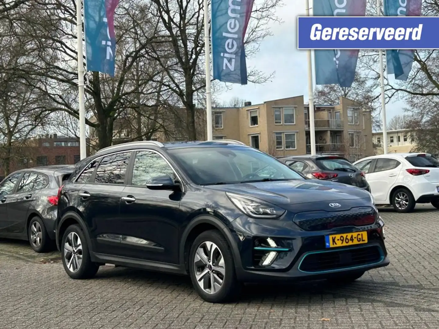 Kia Niro E-Niro ExecutiveLine 64 kWh - Carplay, Navi, Cruis Blauw - 1