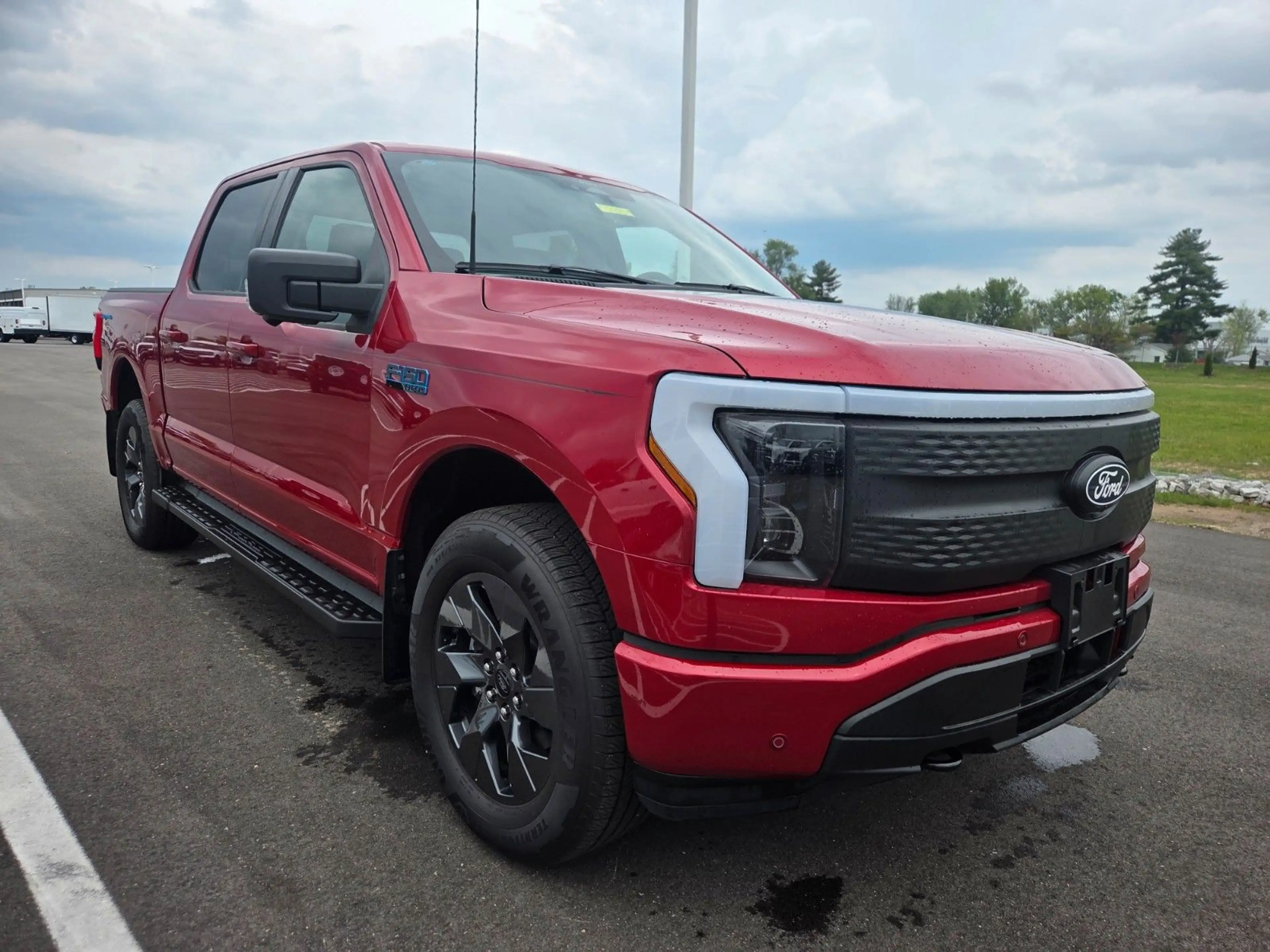 Ford F 150 Lightning Flash grosse Batterie im Vorlauf