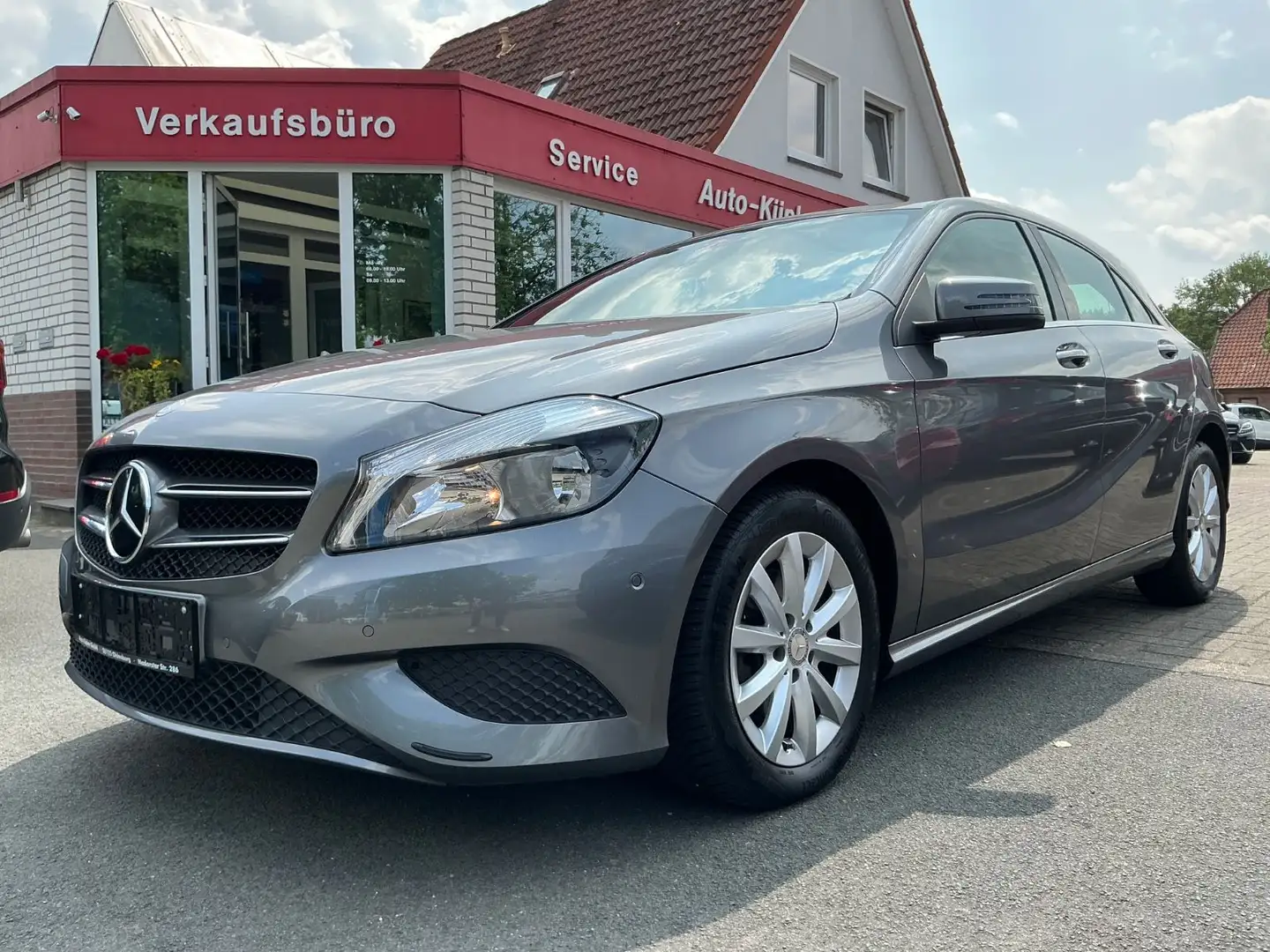 Mercedes-Benz A 180 SHZ BT PDC Klima Tempomat Gris - 1
