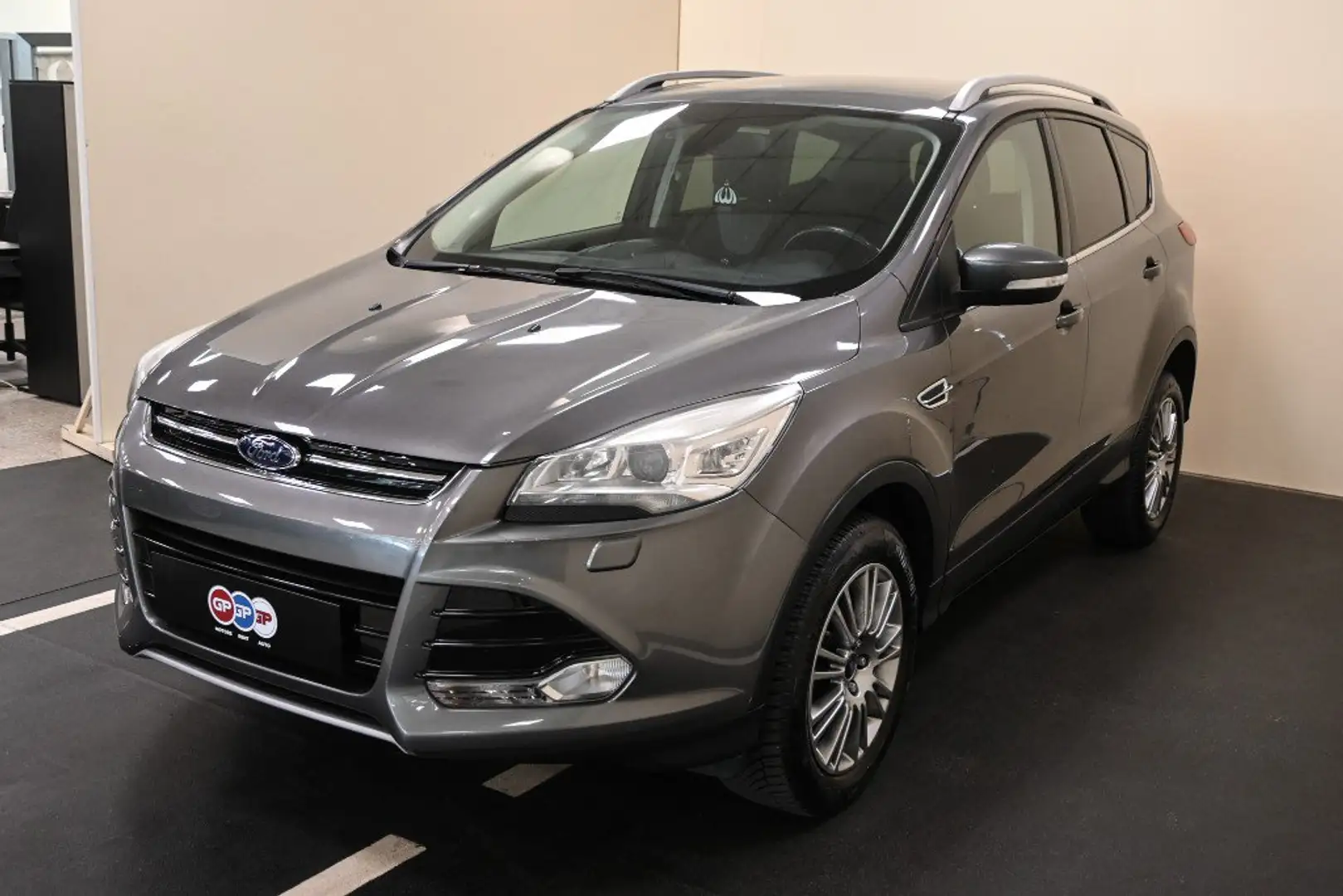 Ford Kuga 2.0 TDCI 4WD  Aut. Titanium Grijs - 2