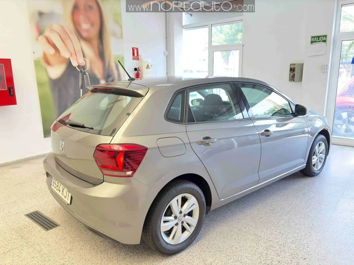 Volkswagen Polo 1.0 TSI Advance 70kW Grau - 2