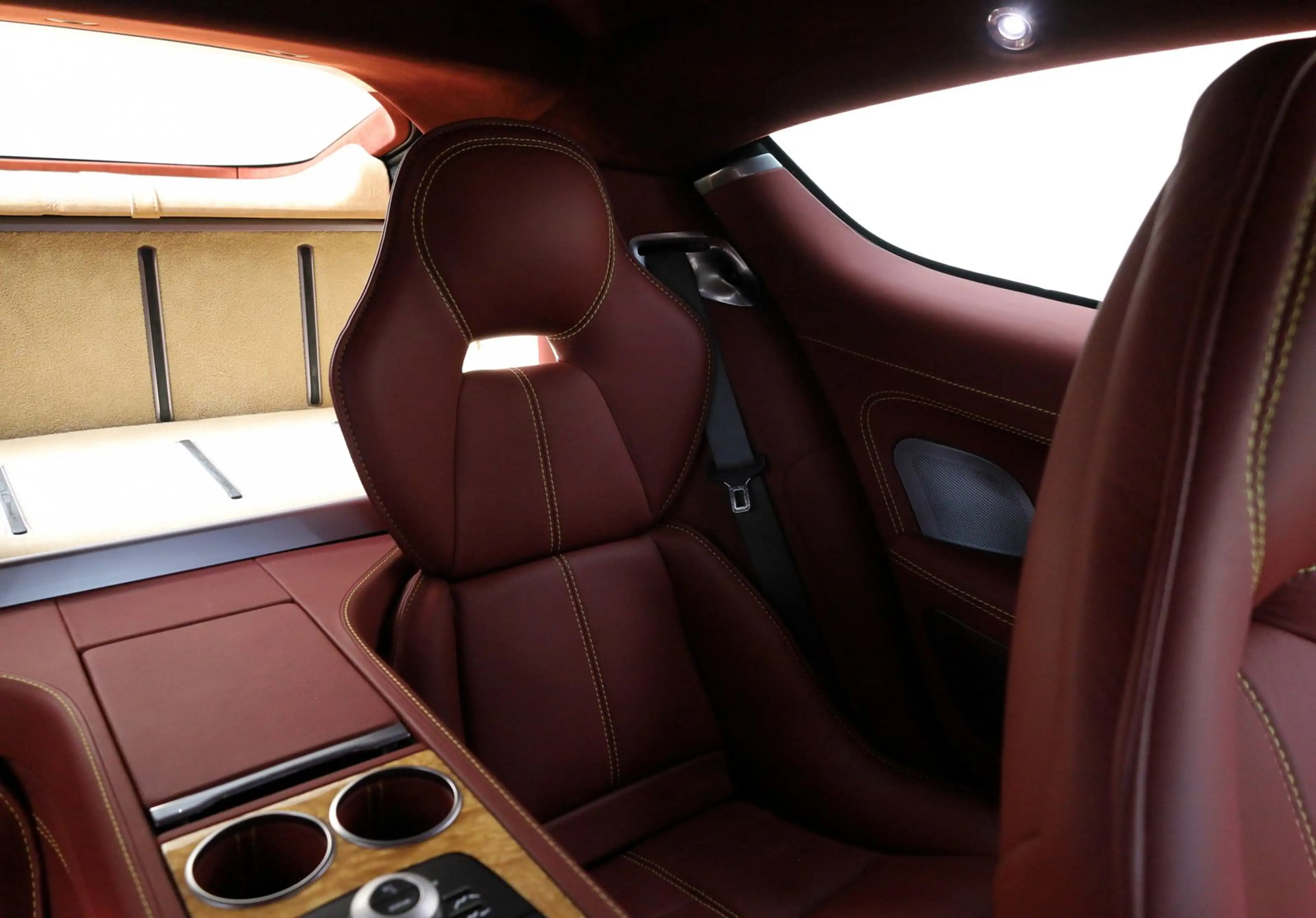 Aston Martin Rapide Rapide Individual NEW Chassis-Nummer 1 — photo 10