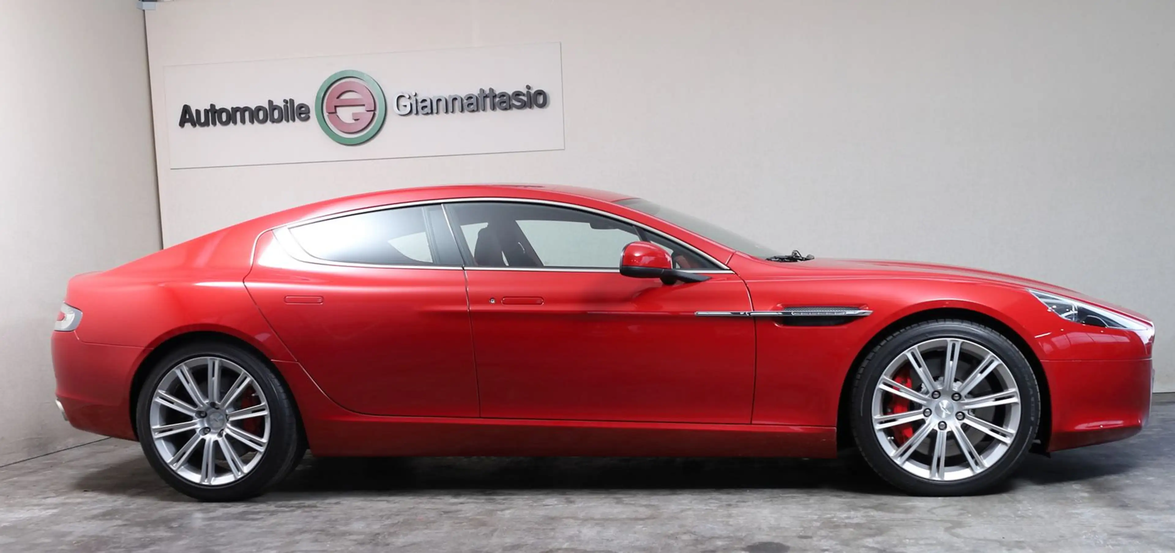 Aston Martin Rapide Rapide Individual NEW Chassis-Nummer 1